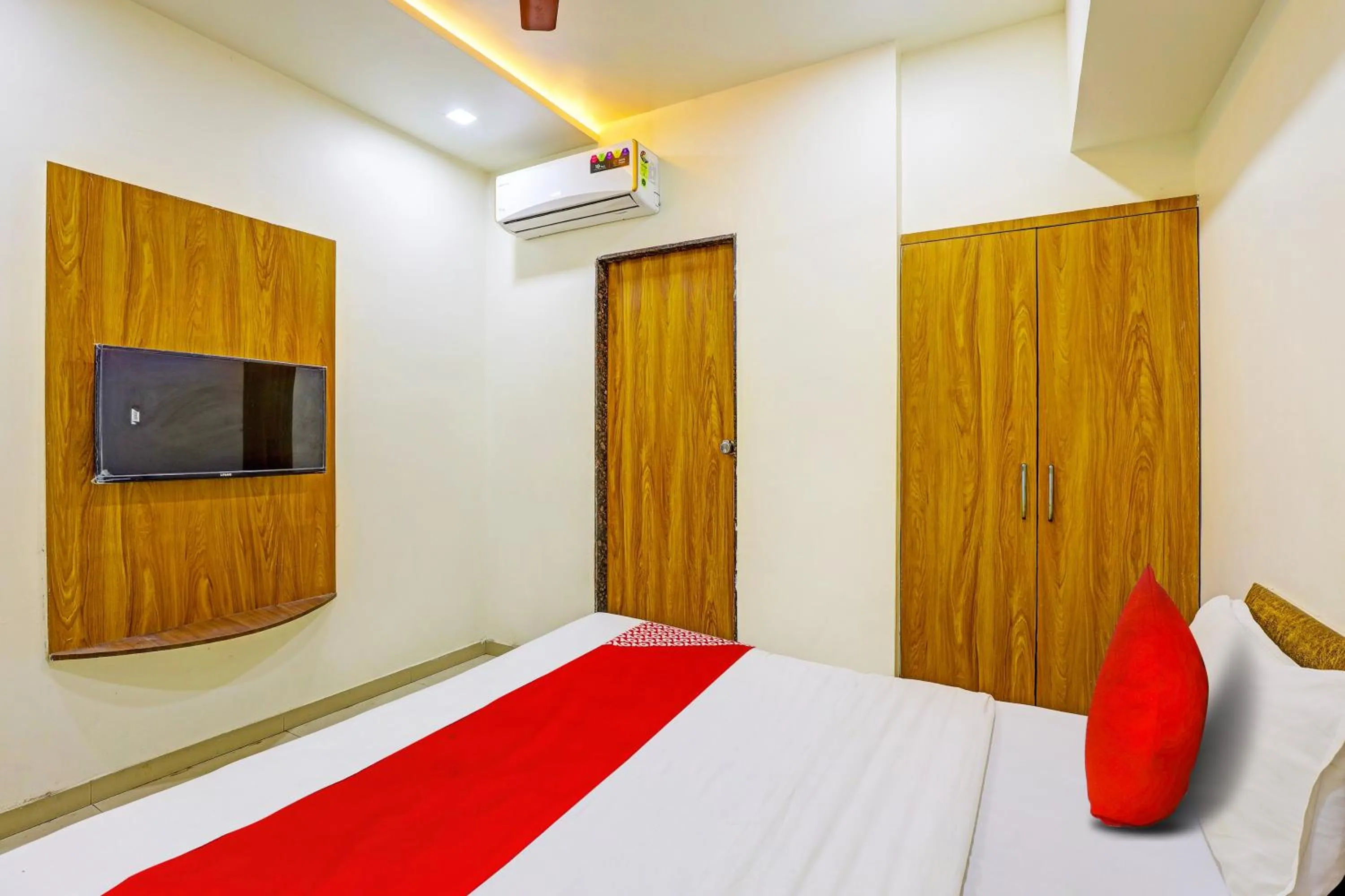 Bedroom in Hotel Madhav,Ahmedabad