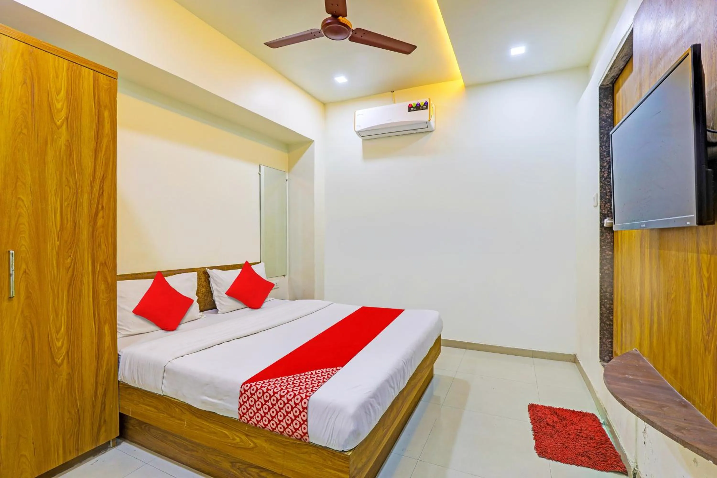 Bedroom in Hotel Madhav,Ahmedabad