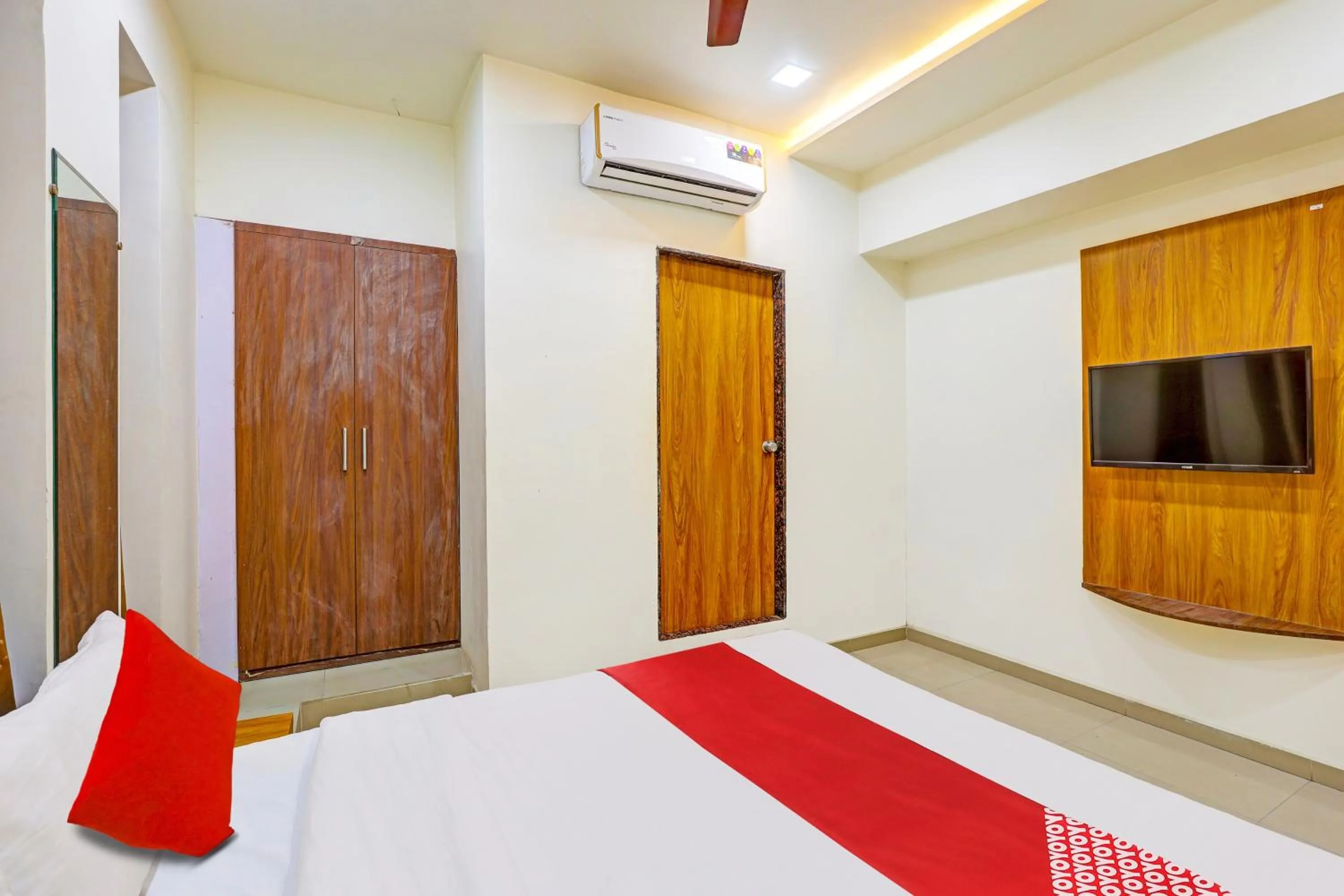 Bedroom in Hotel Madhav,Ahmedabad