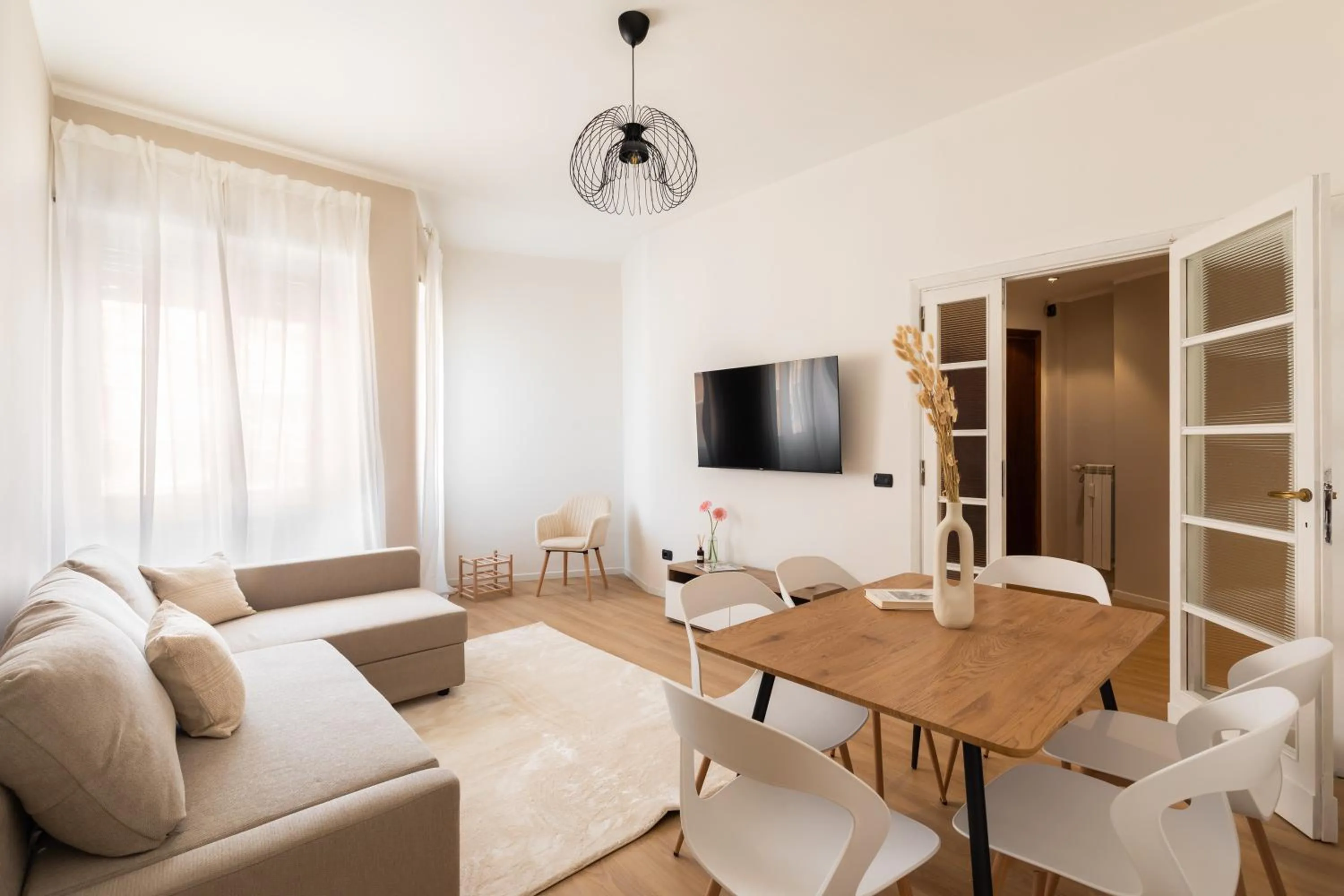 Three-Bedroom Apartment in [Ampio appartamento vicino al Vaticano]