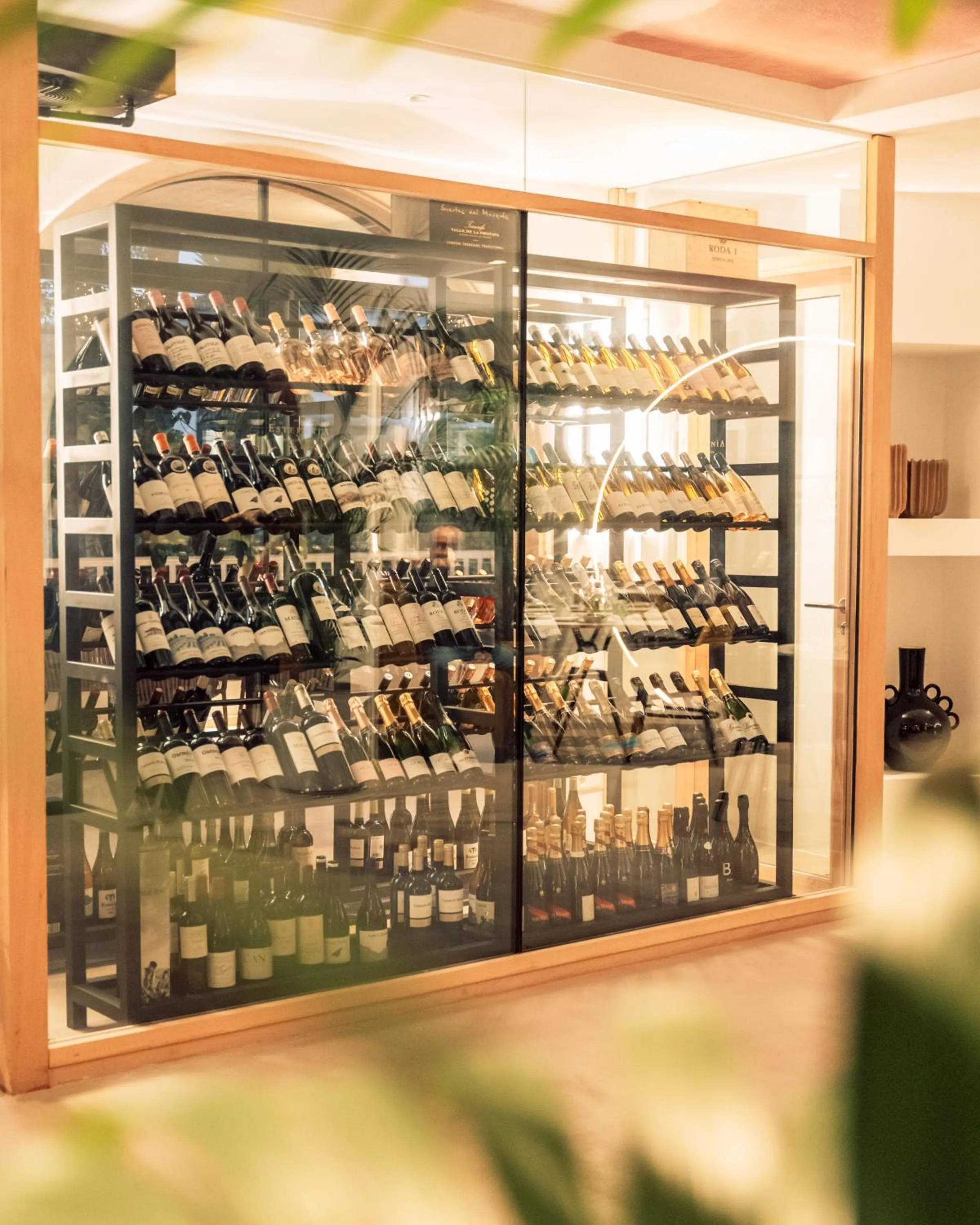 Restaurant/places to eat in Hotel Estefania Boutique Suites