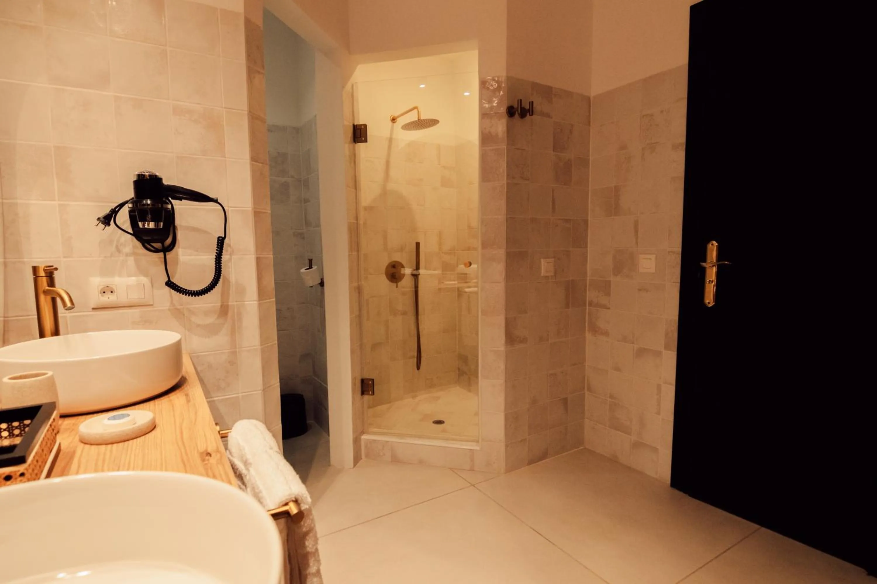 Shower in Hotel Estefania Boutique Suites