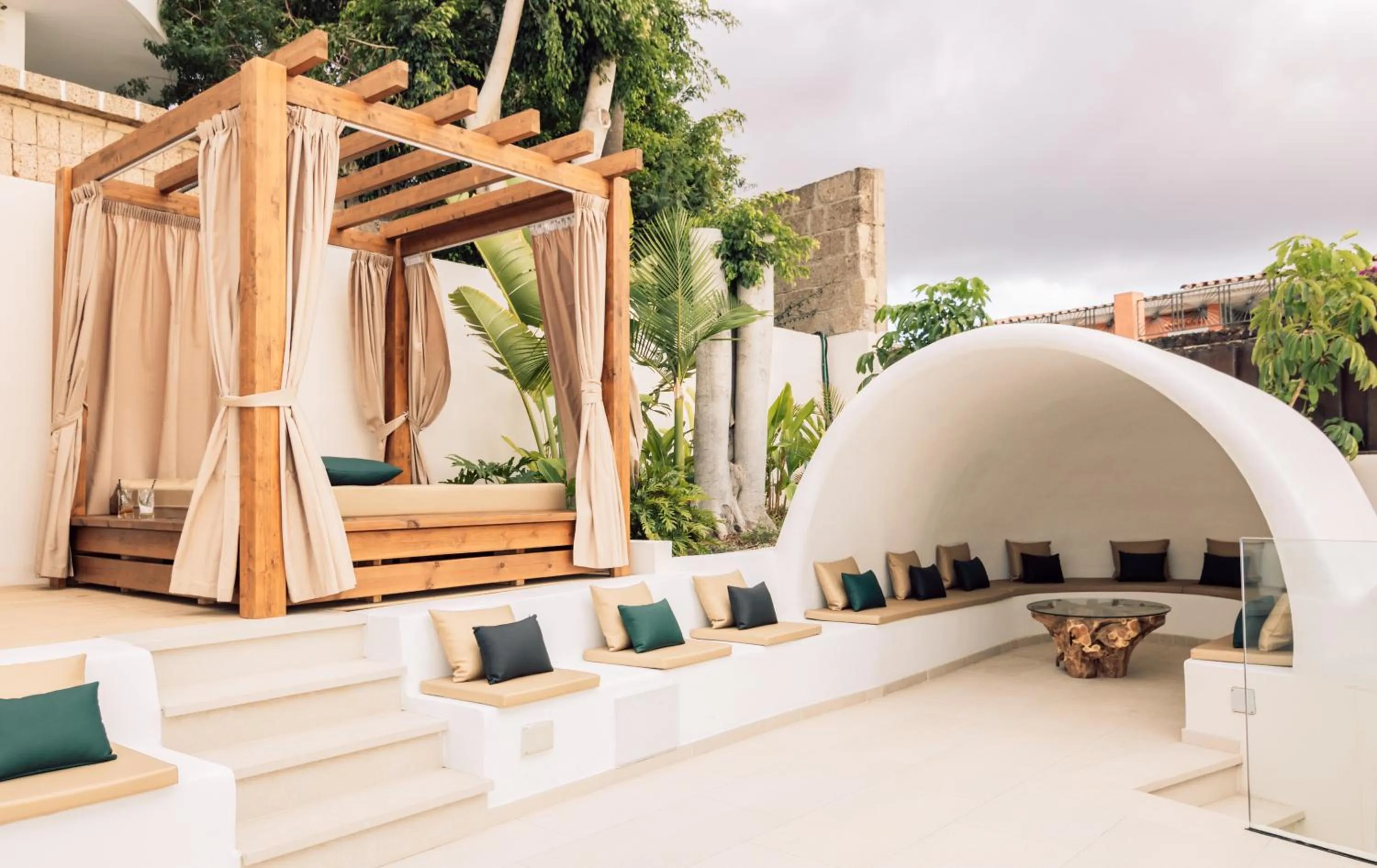 Swimming pool in Hotel Estefania Boutique Suites