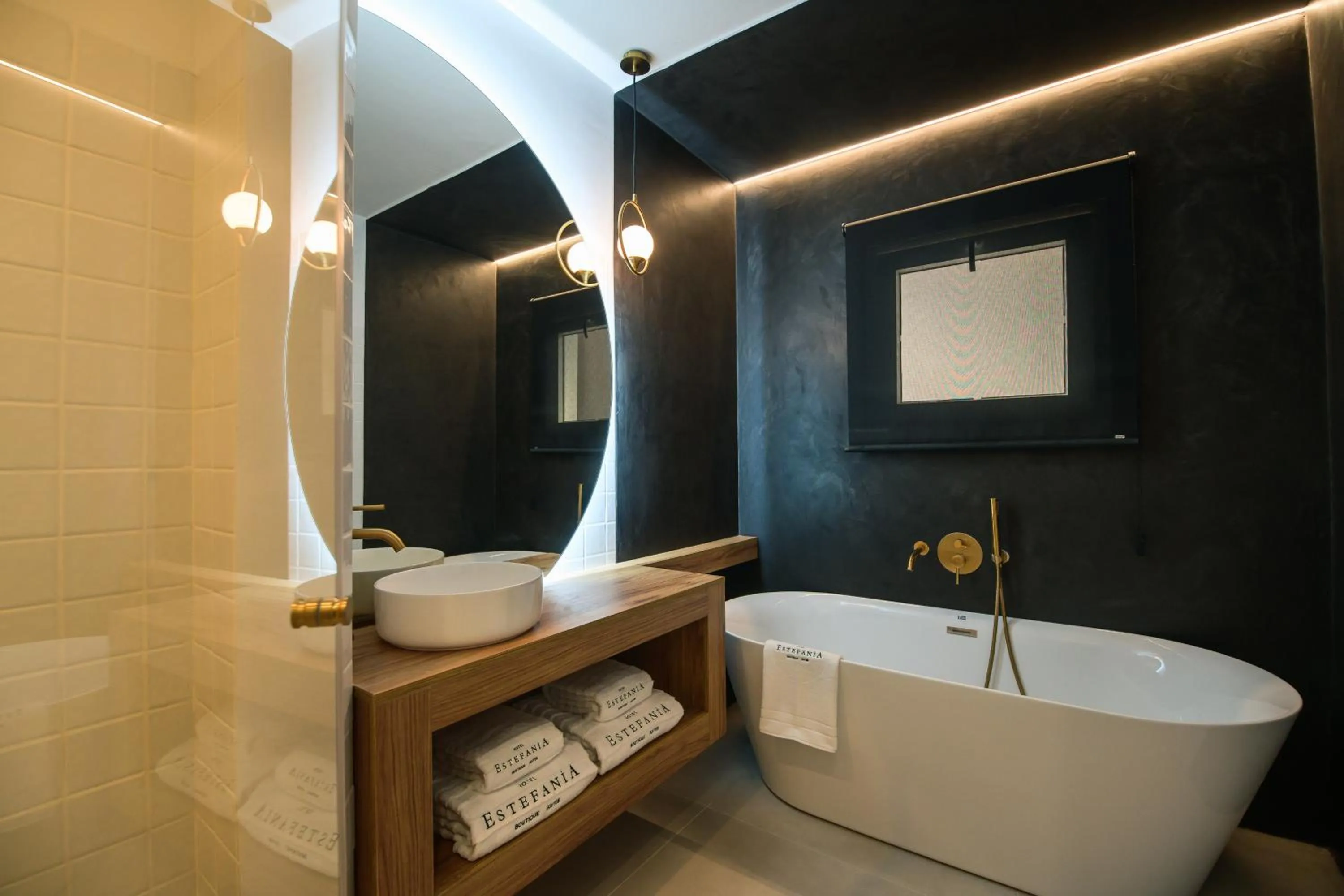 Shower in Hotel Estefania Boutique Suites