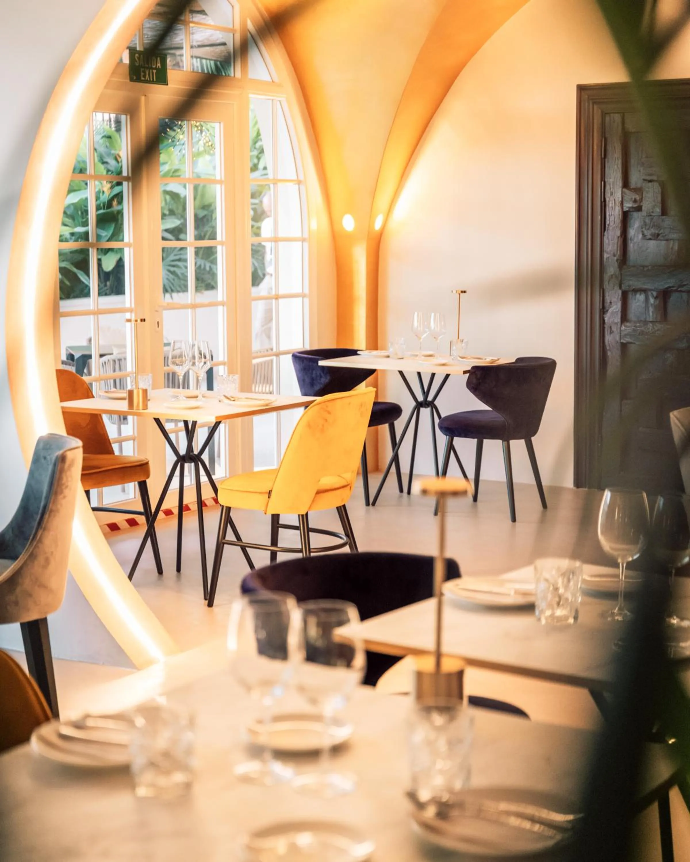 Restaurant/places to eat in Hotel Estefania Boutique Suites