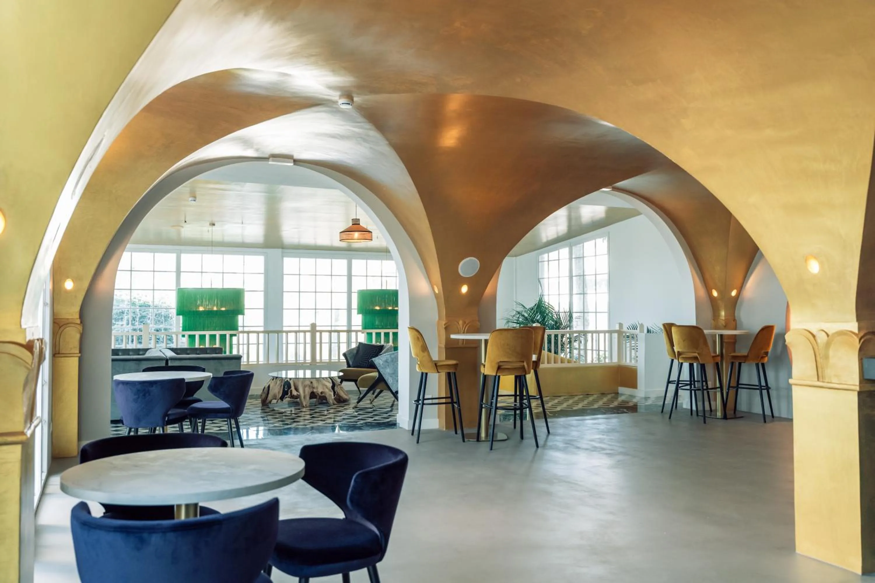 Restaurant/places to eat in Hotel Estefania Boutique Suites