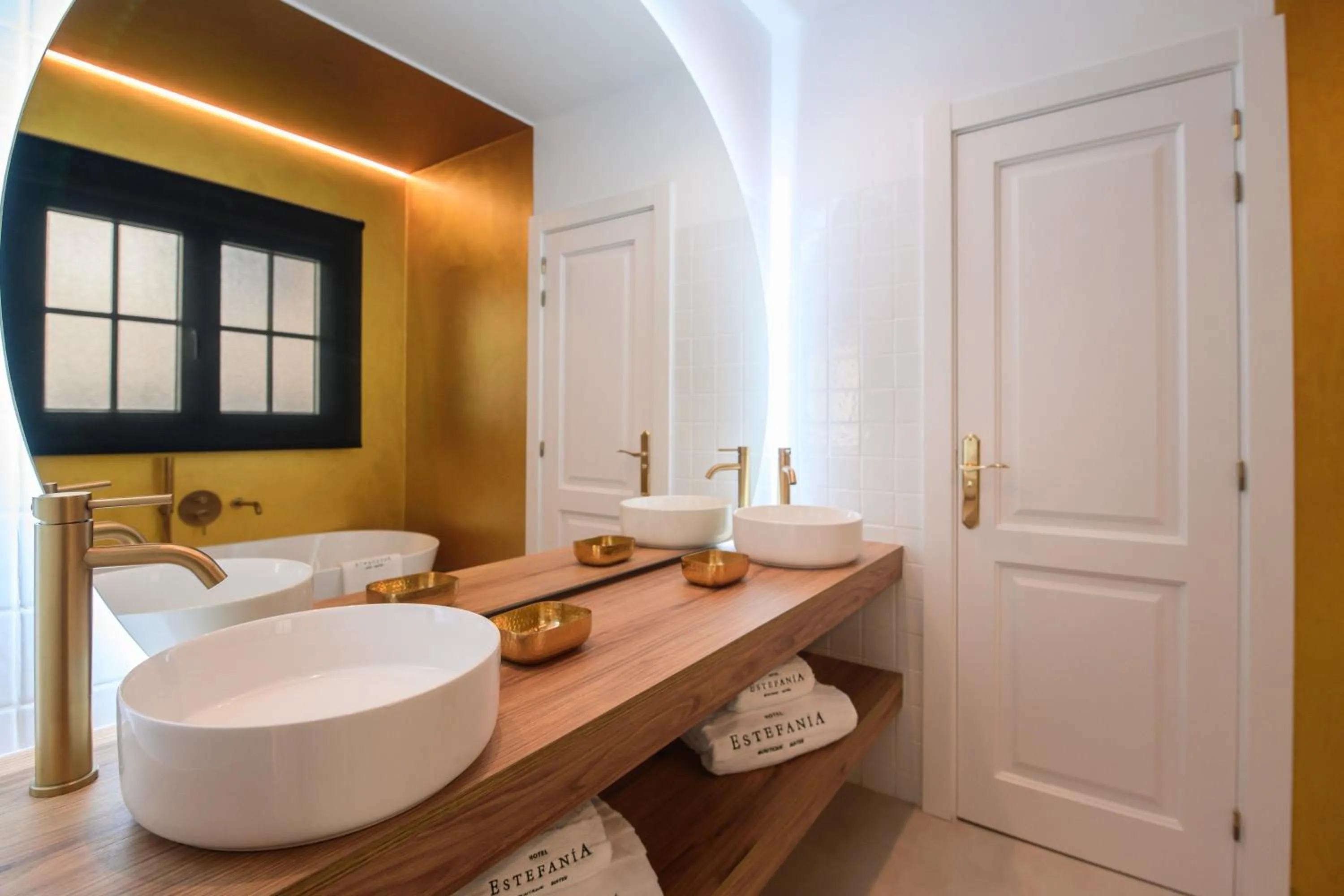 Shower in Hotel Estefania Boutique Suites