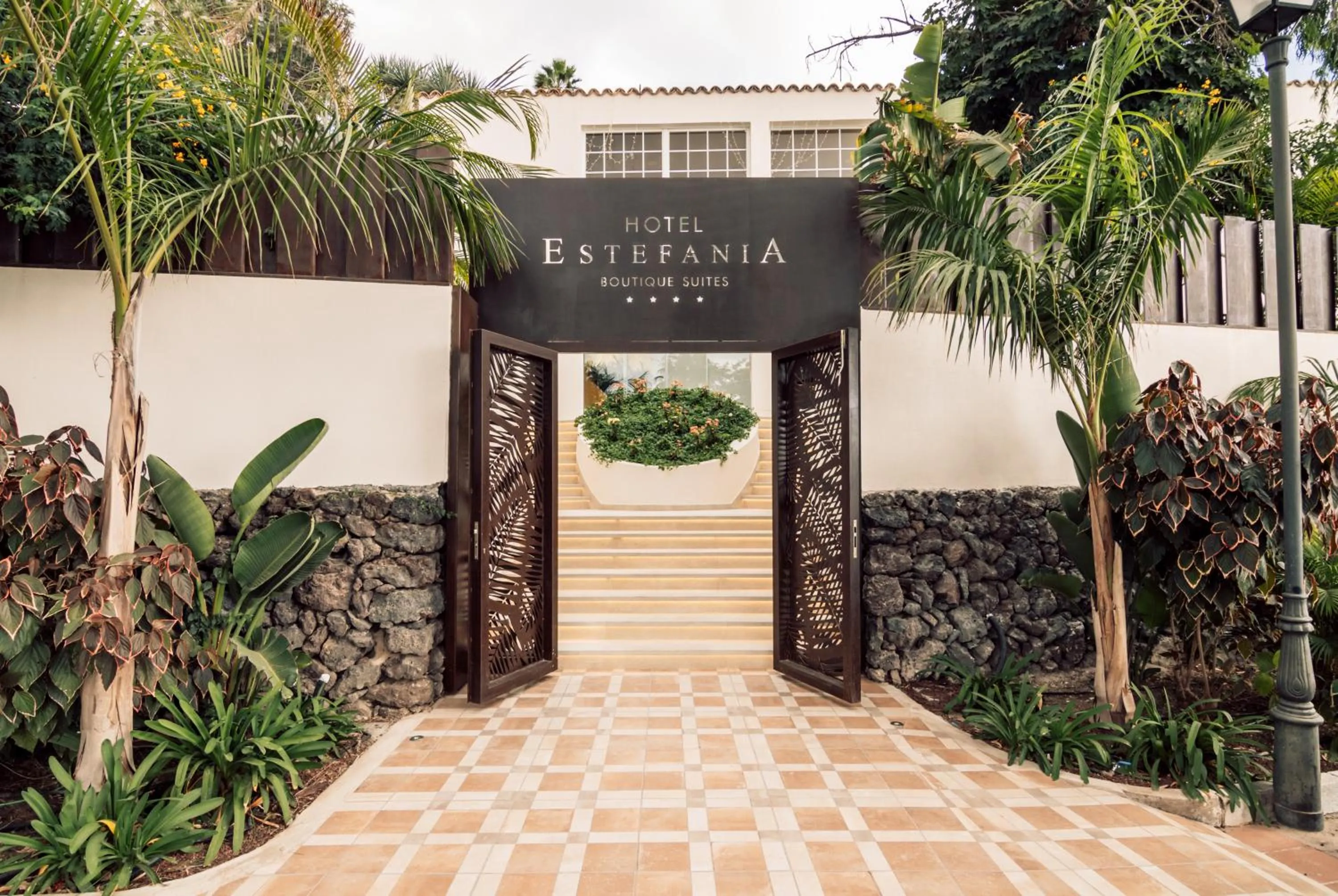 Facade/entrance in Hotel Estefania Boutique Suites