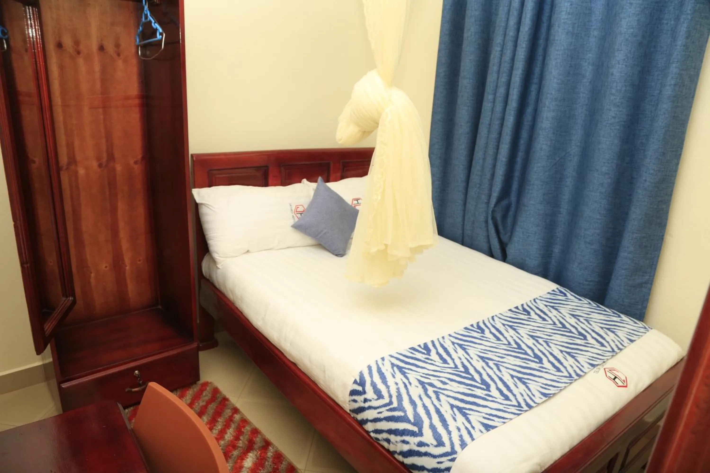 Bed in Jatheo Hotel Rwentondo