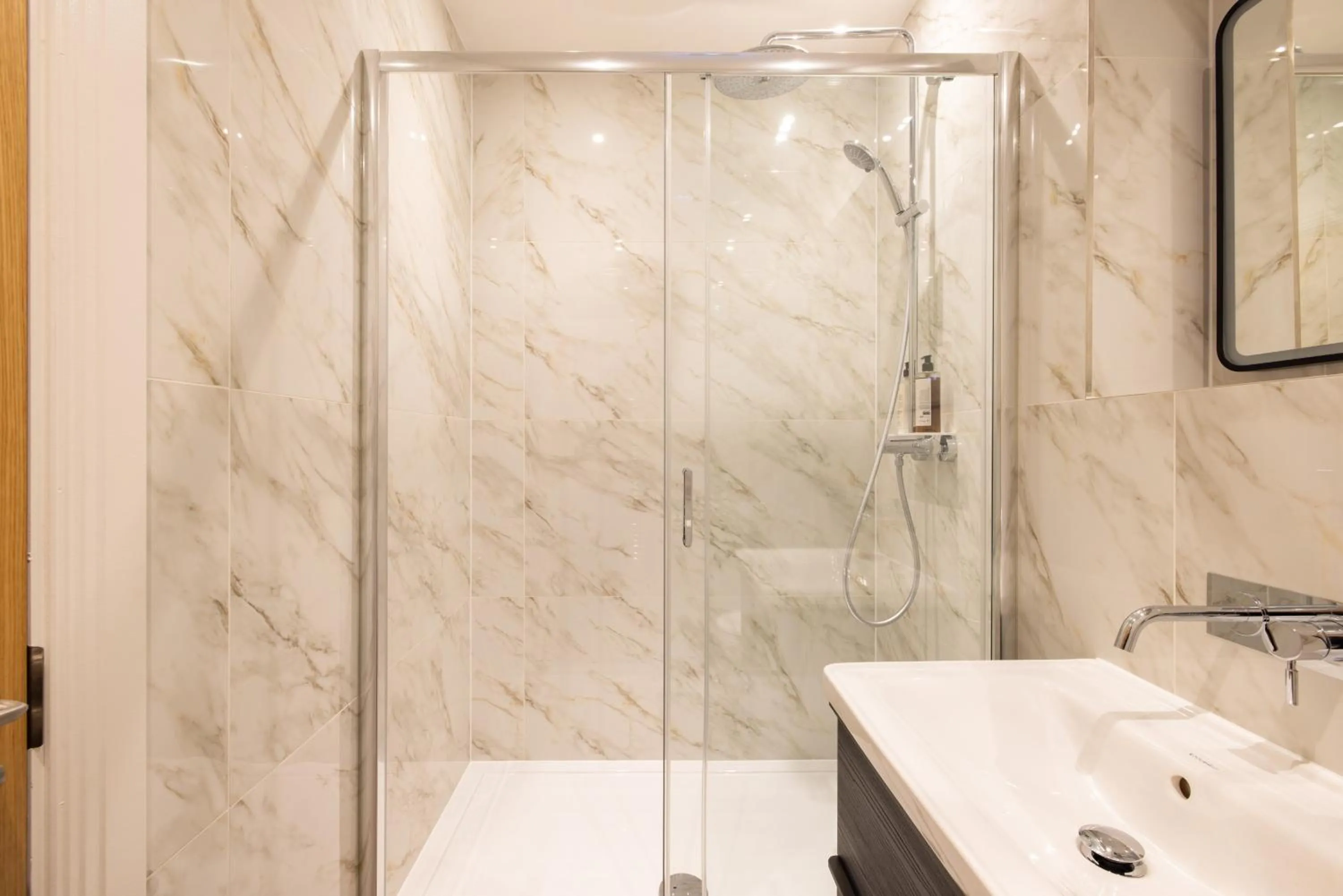 Shower in Charles Hope Staines Riverside