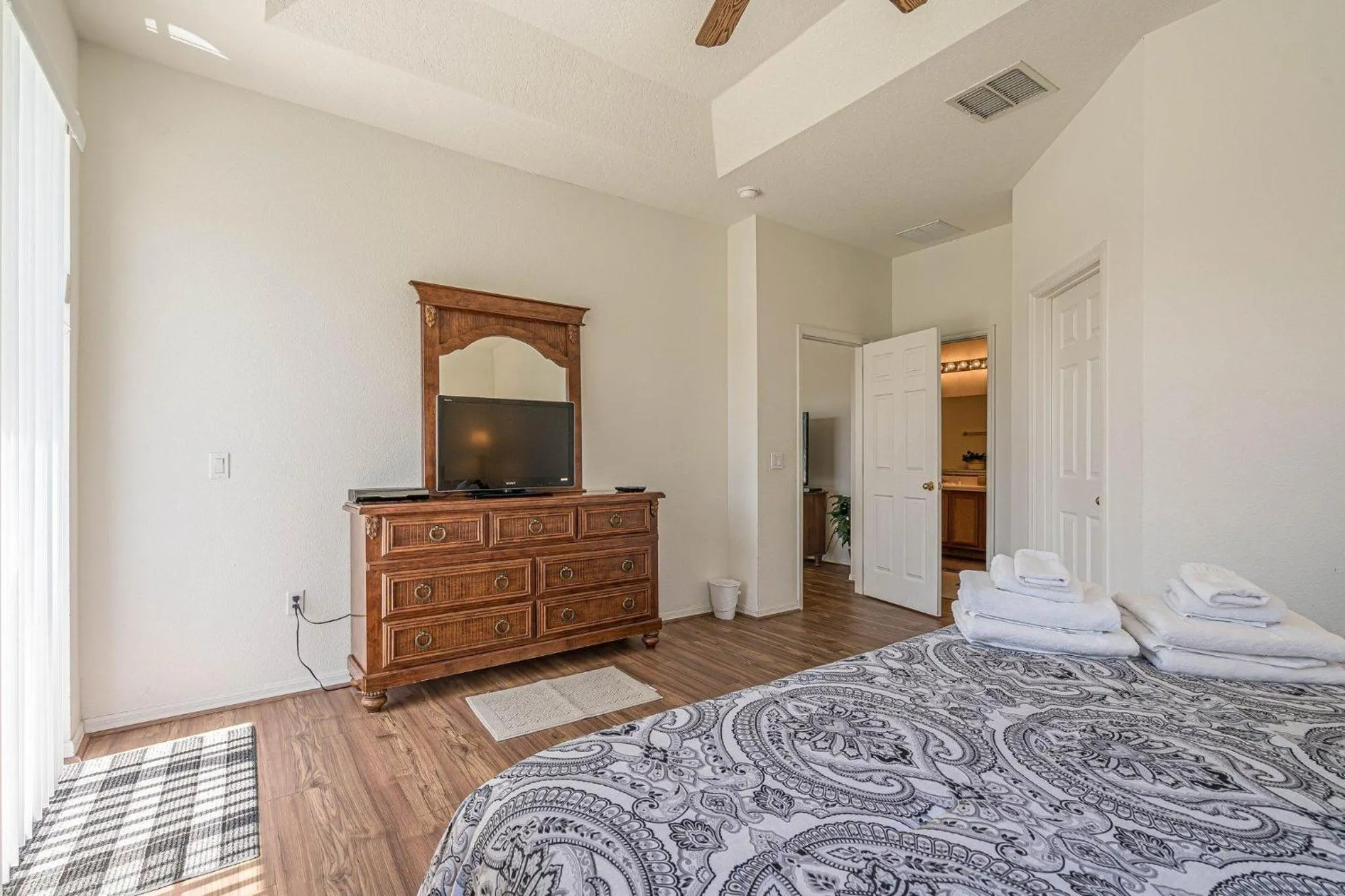 Bed in Mickey's Holiday Home