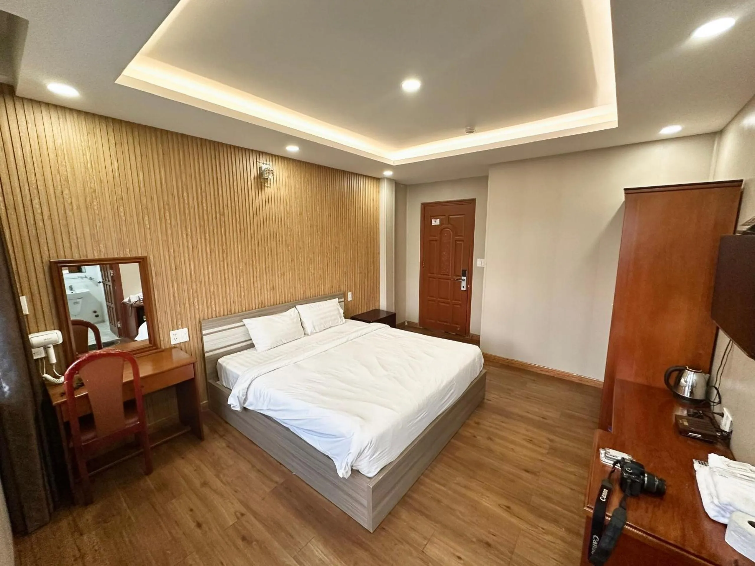 Bed in Quynh Giang Hotel - 10 minutes to Tan Son Nhat Airport
