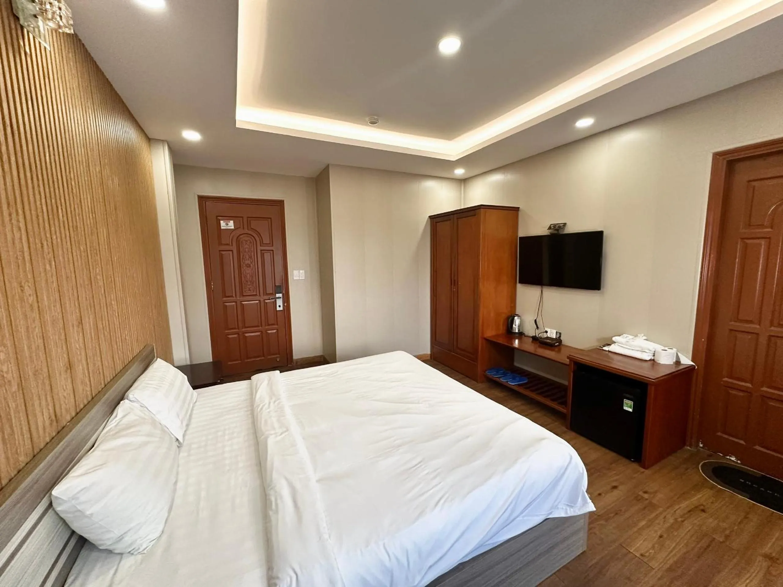 Bed in Quynh Giang Hotel - 10 minutes to Tan Son Nhat Airport
