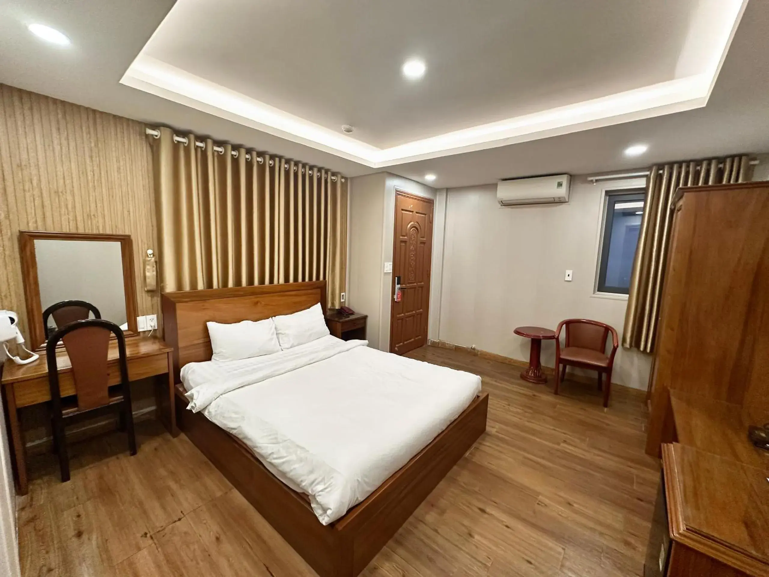 Standard Double Room in Quynh Giang Hotel - 10 minutes to Tan Son Nhat Airport Standard Double Room in Quynh Giang Hotel - 10 minutes to Tan Son Nhat Airport