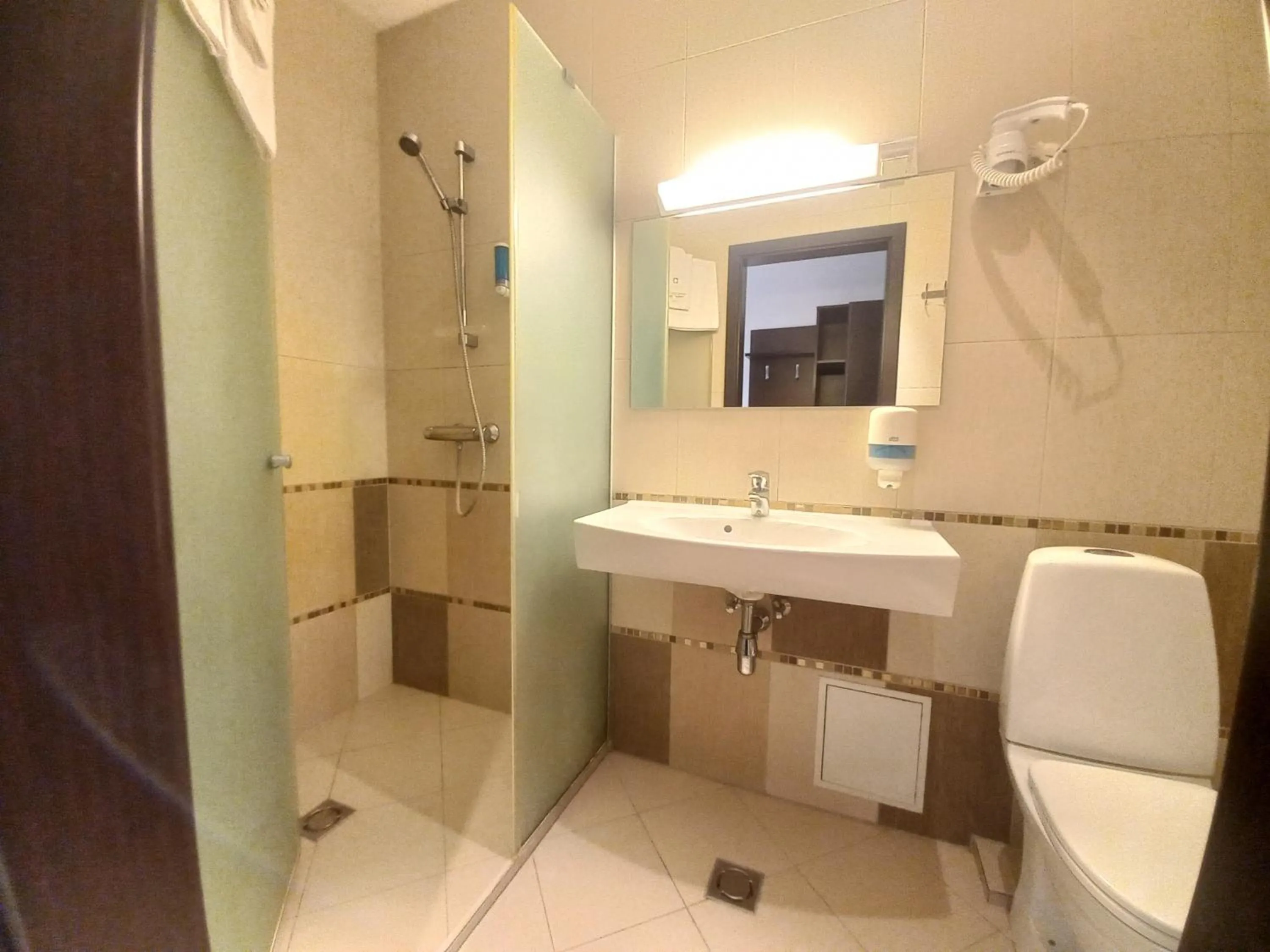 Twin Room with Shower in Vlantana