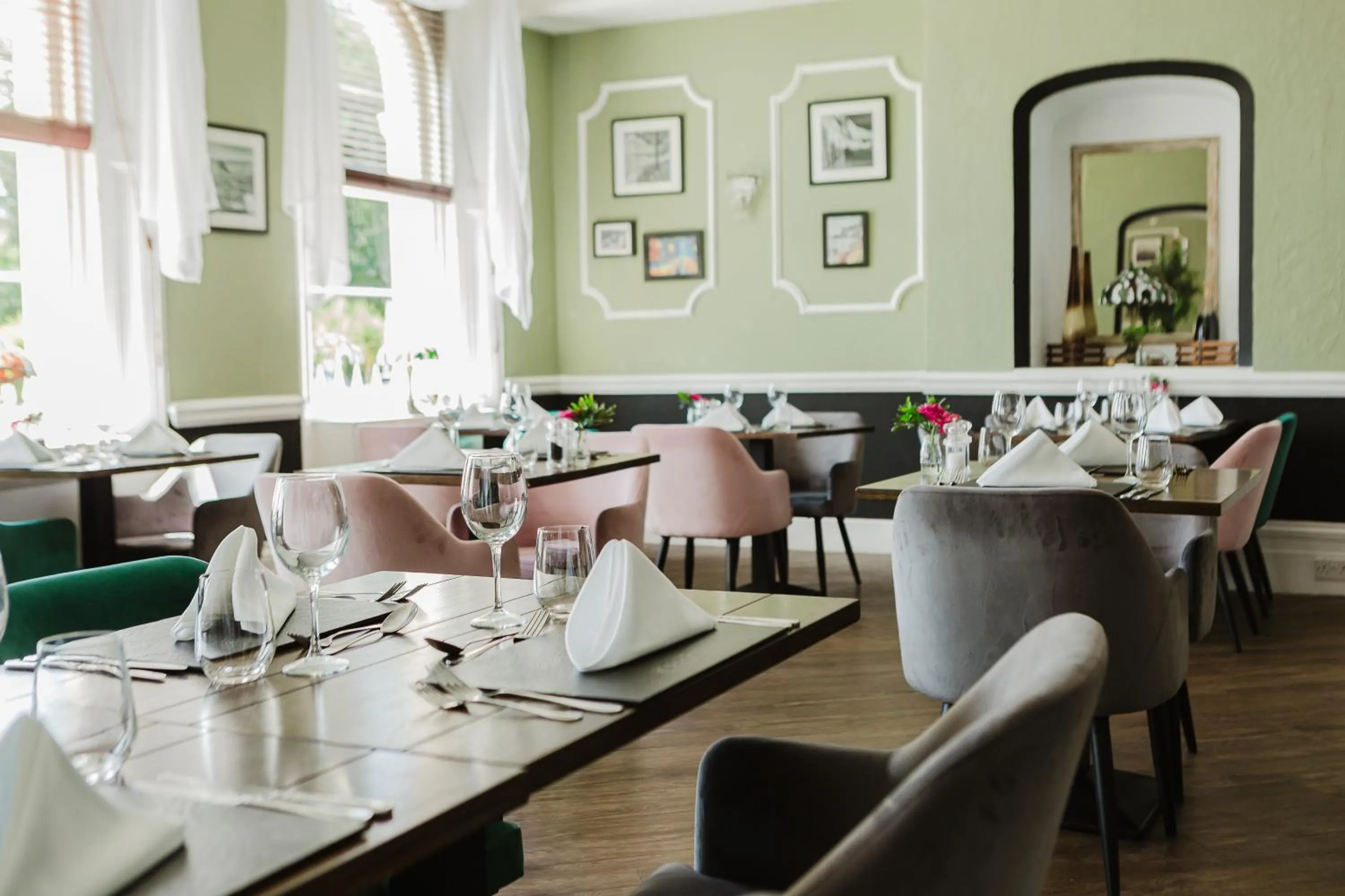 Restaurant/places to eat in The Osborne Hotel