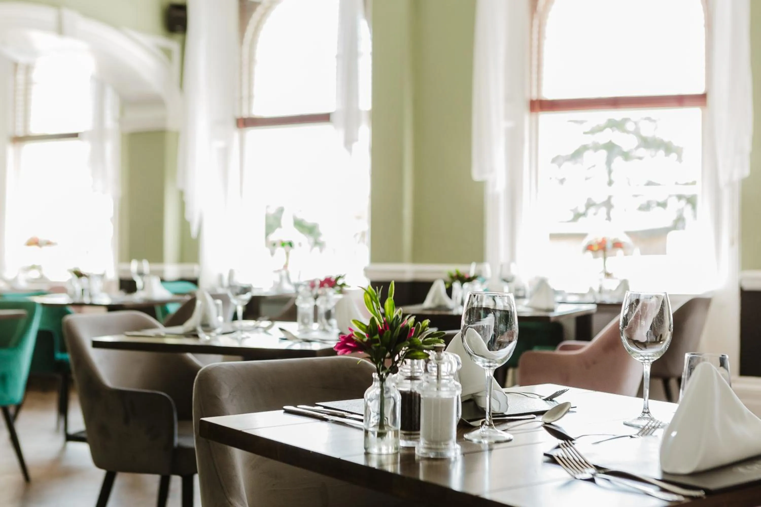 Restaurant/places to eat in The Osborne Hotel