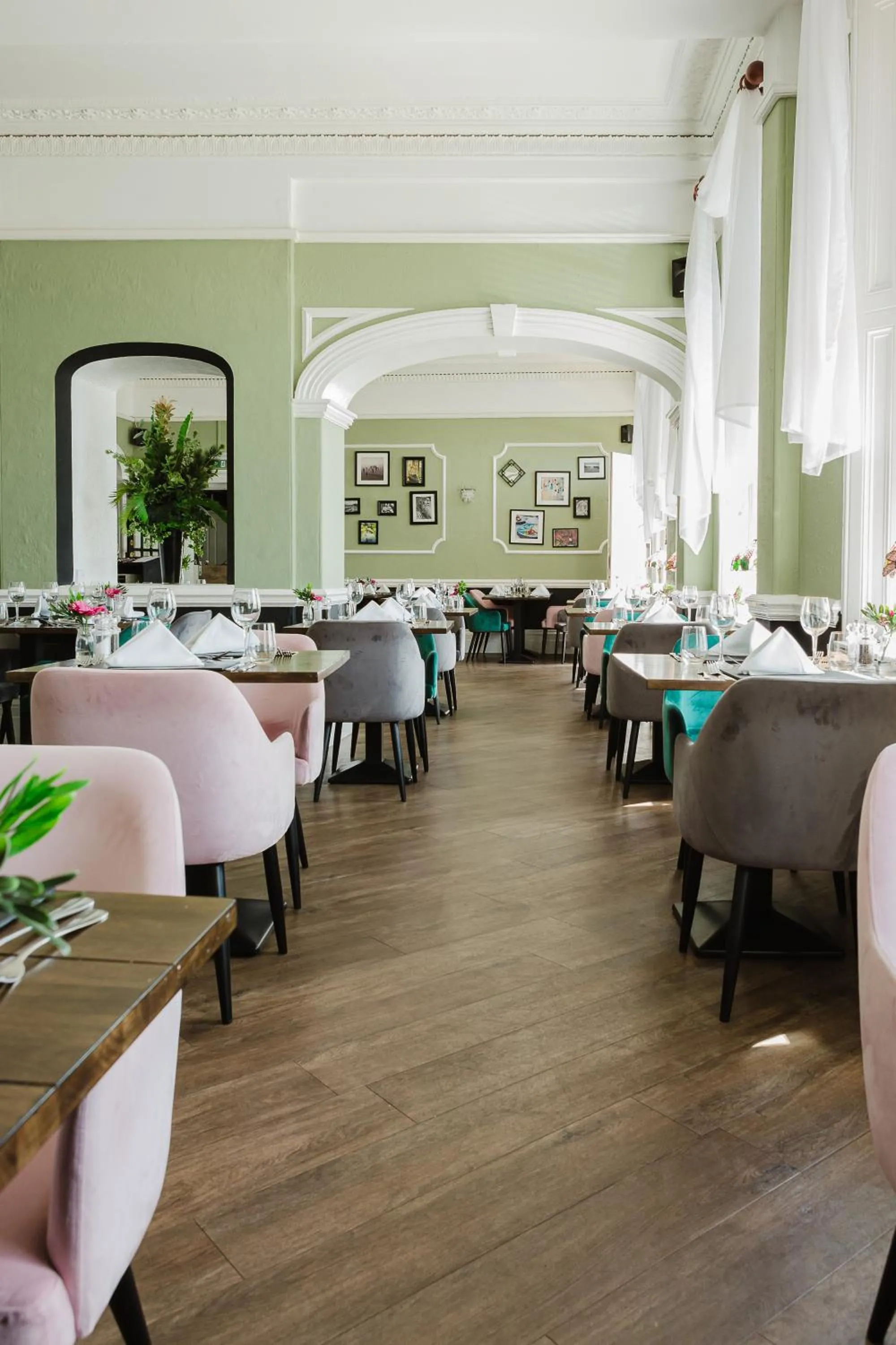 Restaurant/places to eat in The Osborne Hotel