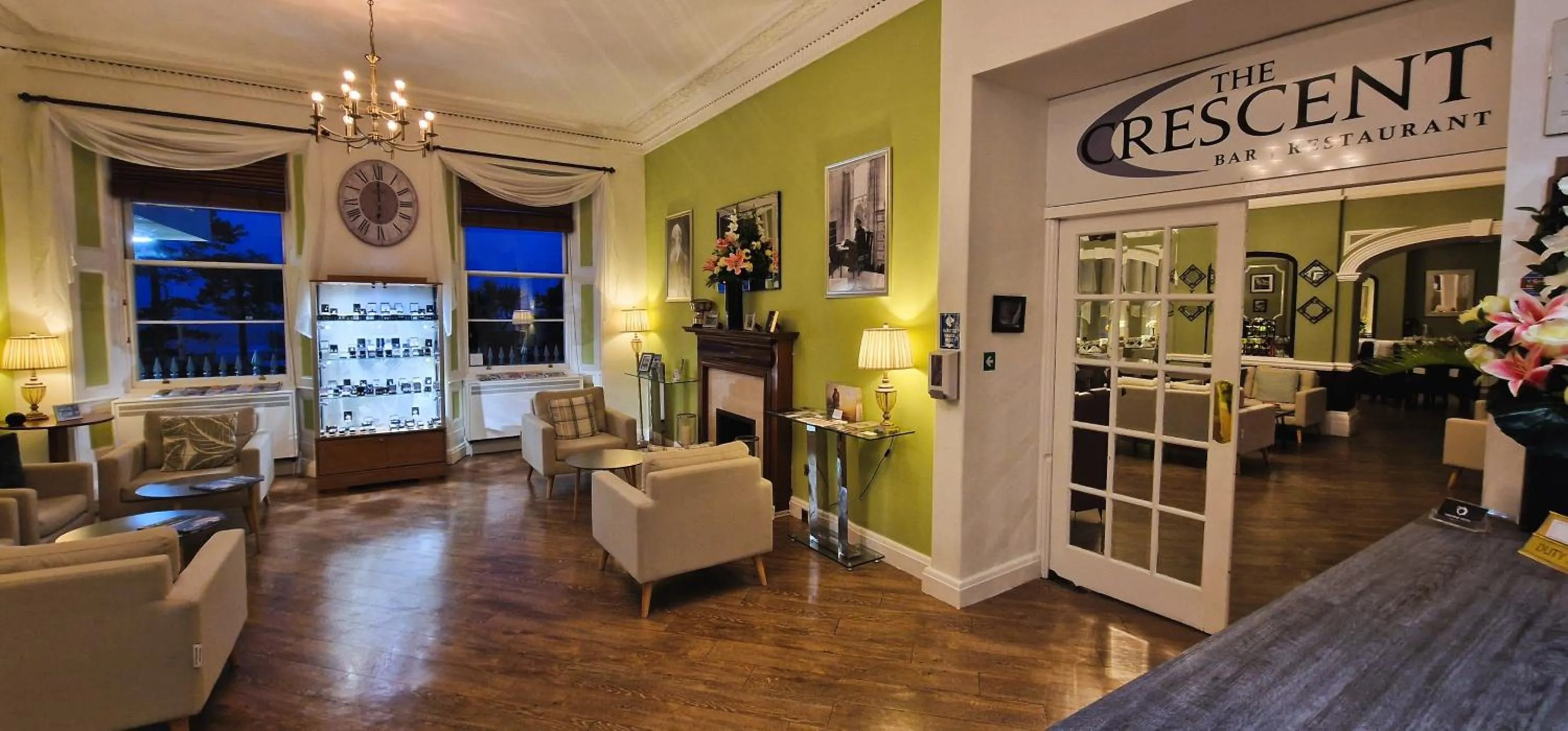 Communal lounge/ TV room in The Osborne Hotel