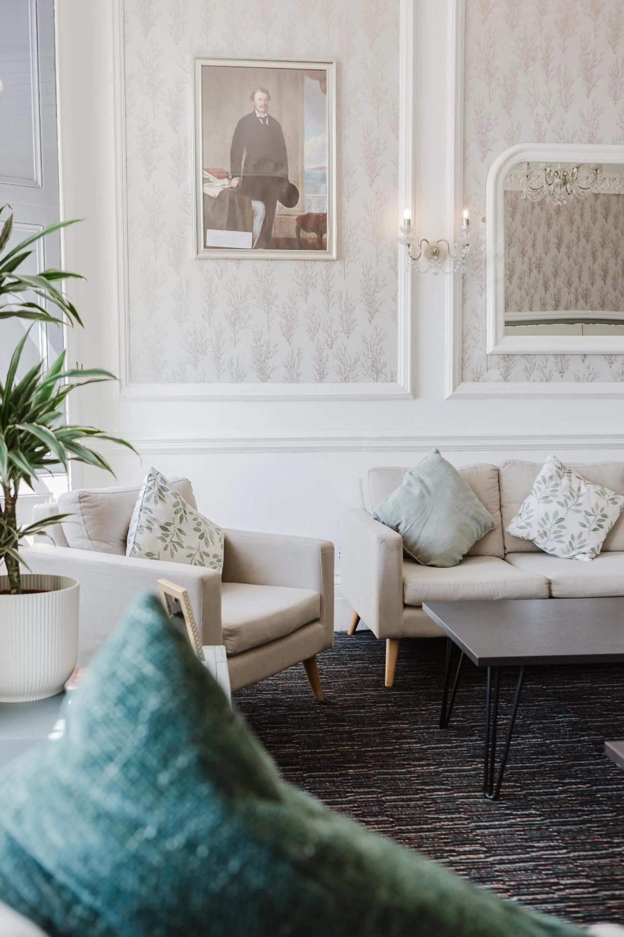 Lounge or bar in The Osborne Hotel