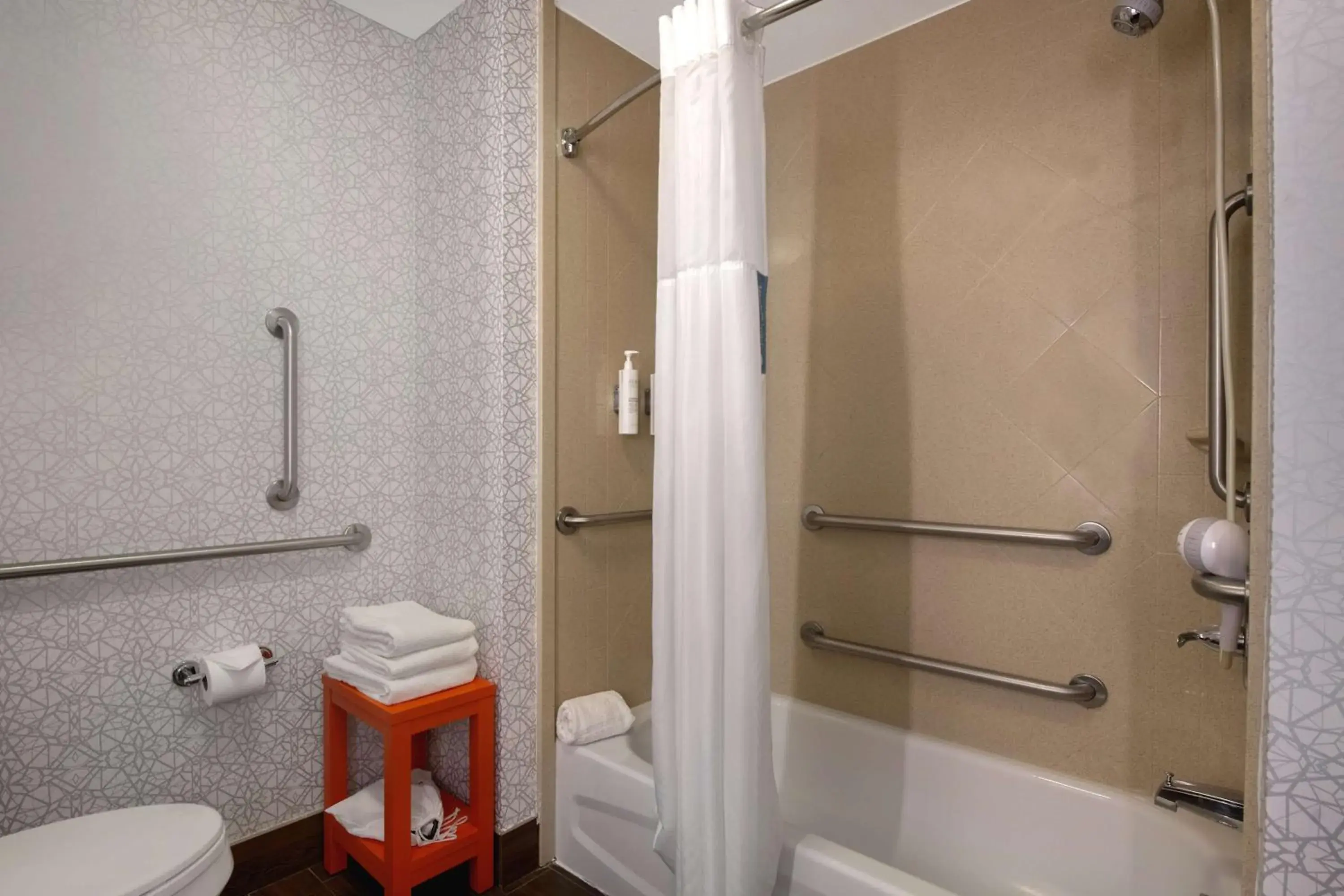 Queen Room with Two Queen Beds - Mobility and Hearing Access/Non-Smoking in Hampton Inn & Suites Harvey New Orleans Westbank Queen Room with Two Queen Beds - Mobility and Hearing Access/Non-Smoking in Hampton Inn & Suites Harvey New Orleans Westbank