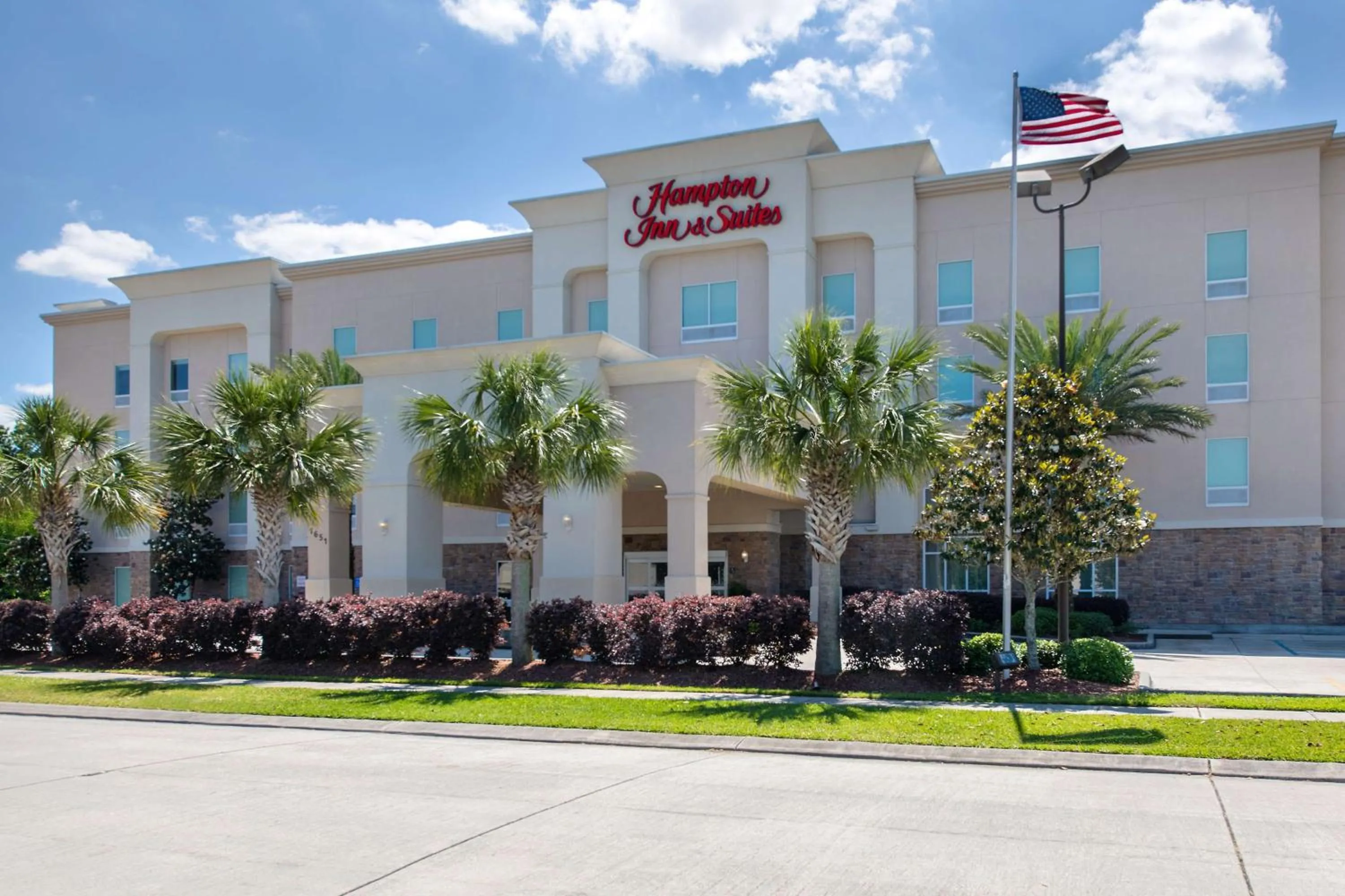 Property building in Hampton Inn & Suites Harvey New Orleans Westbank