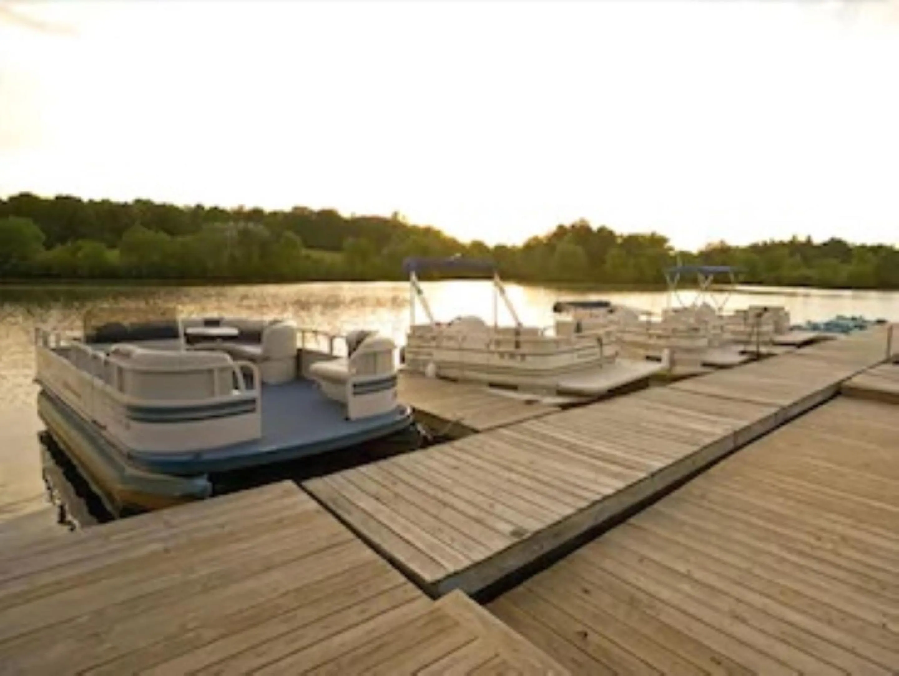 Lake view in Shenandoah Wilderness Traveler
