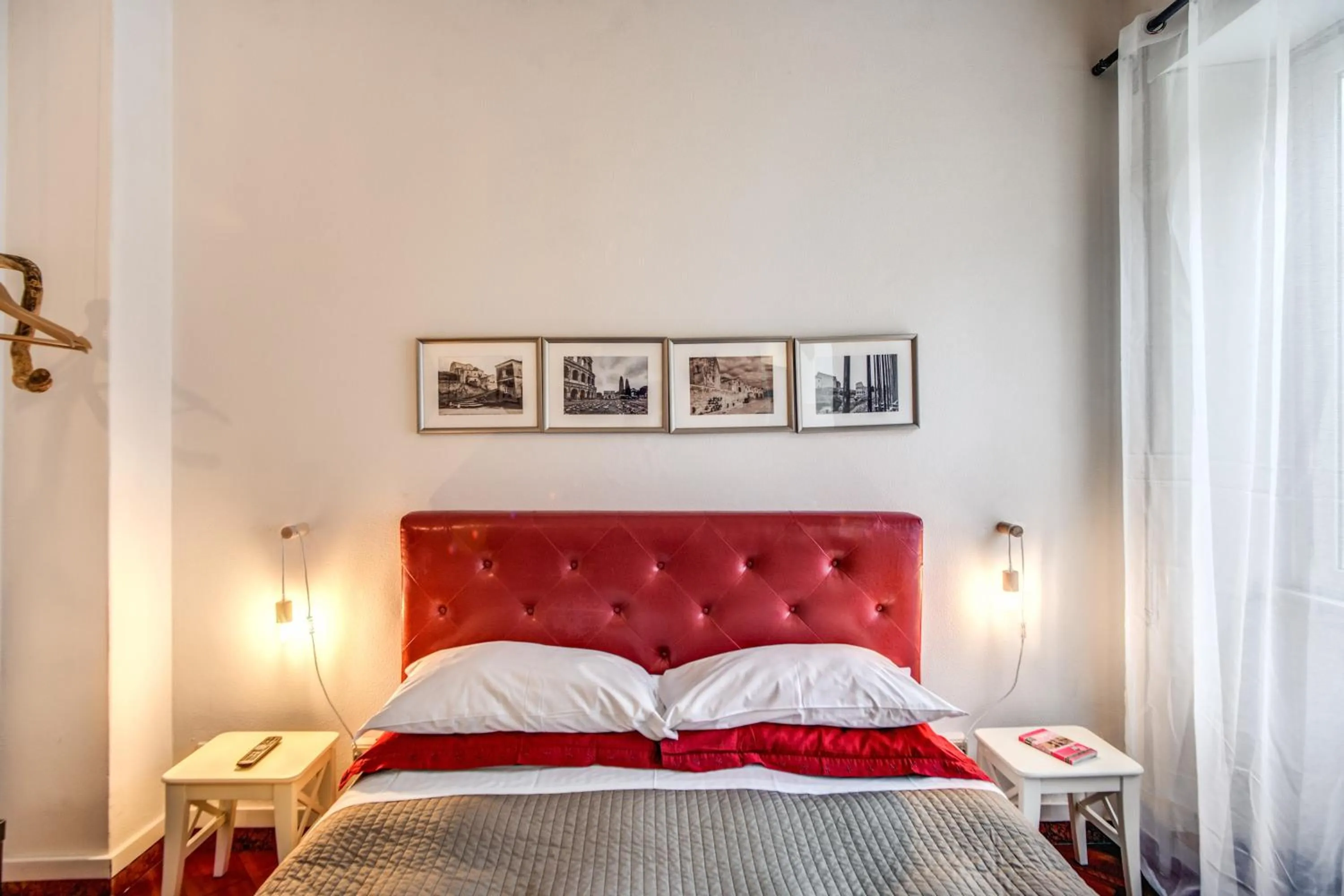 Photo of the whole room, Bed in Circus Maximus B&B