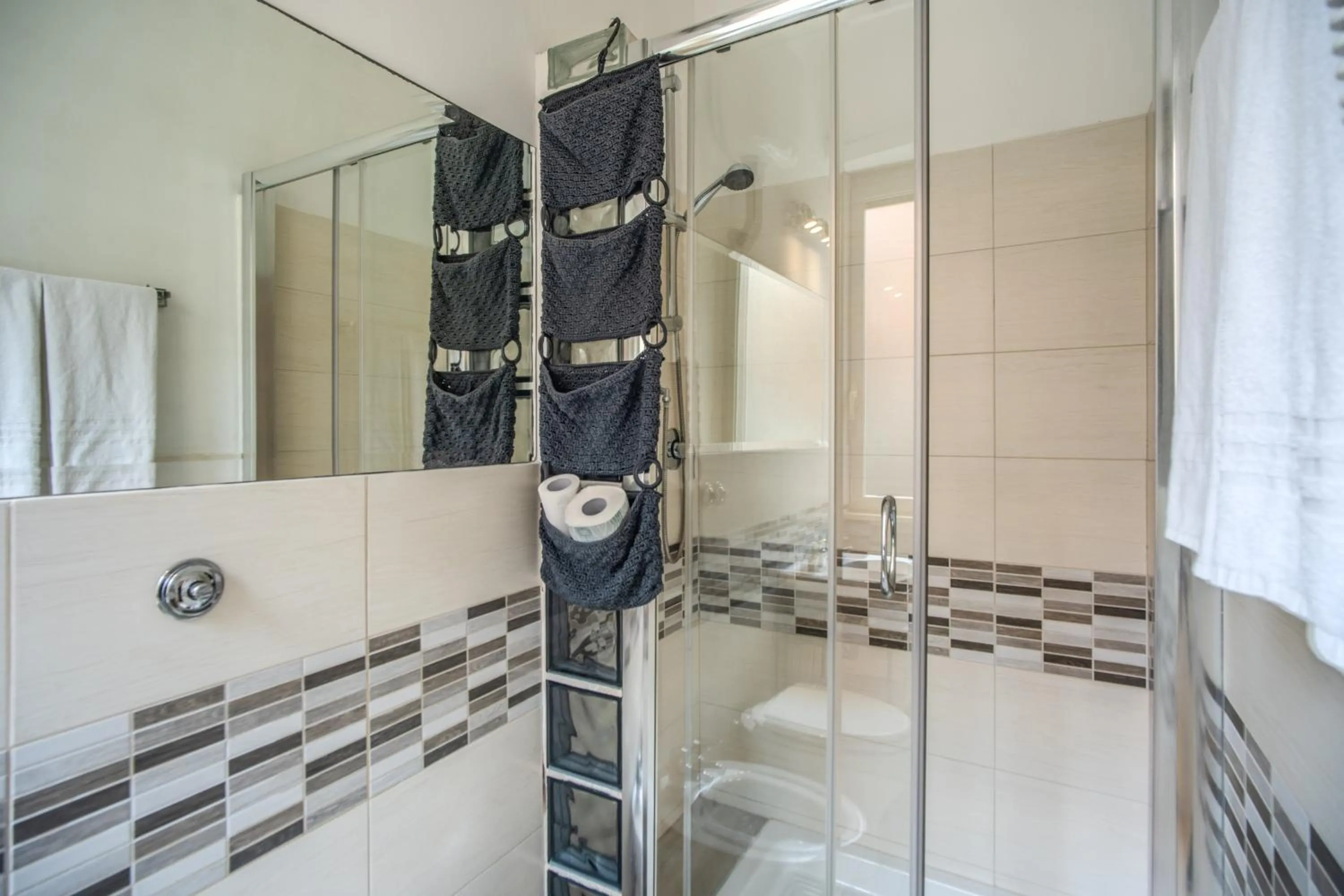 Bathroom in Circus Maximus B&B