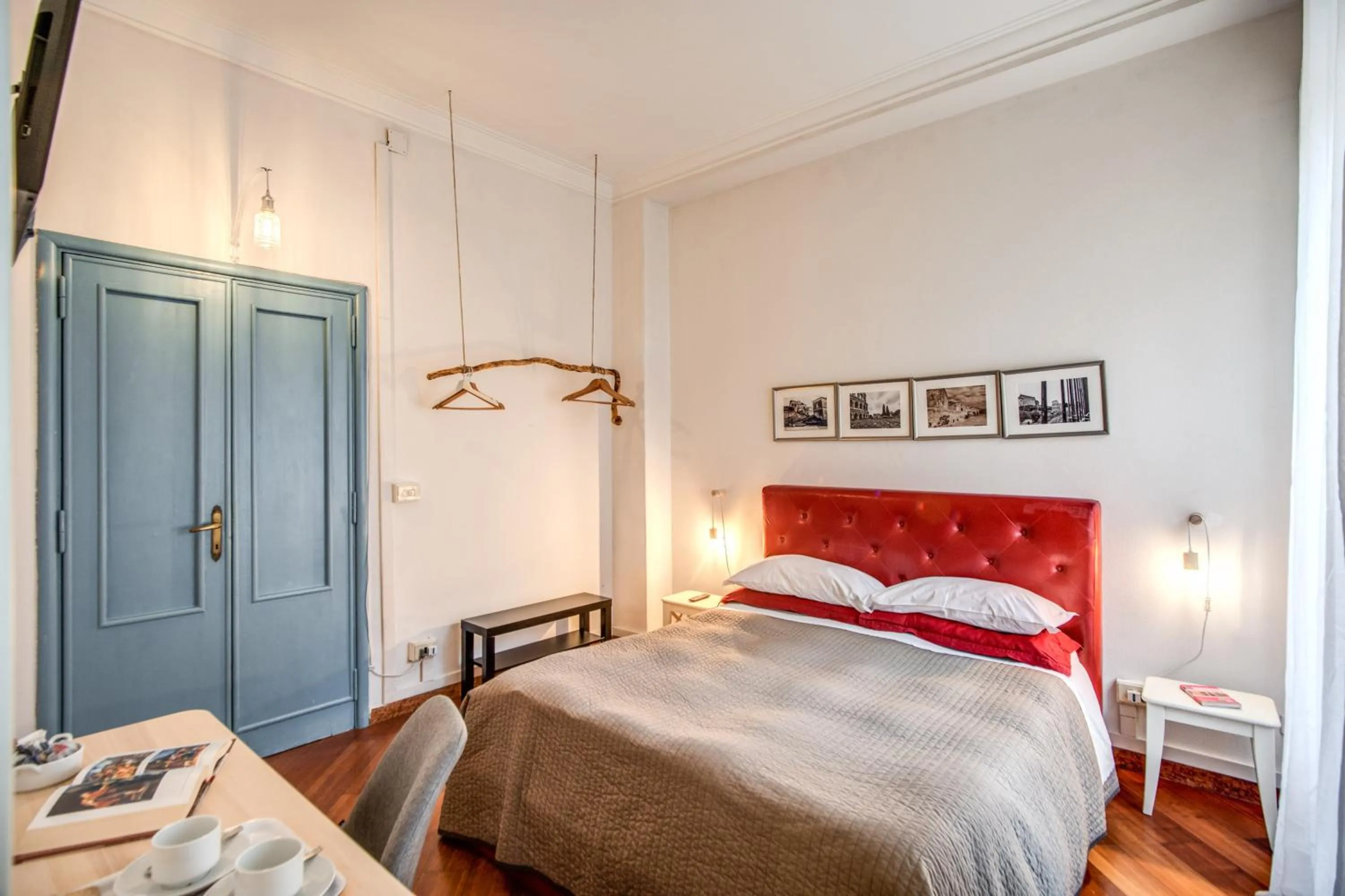 Photo of the whole room, Bed in Circus Maximus B&B