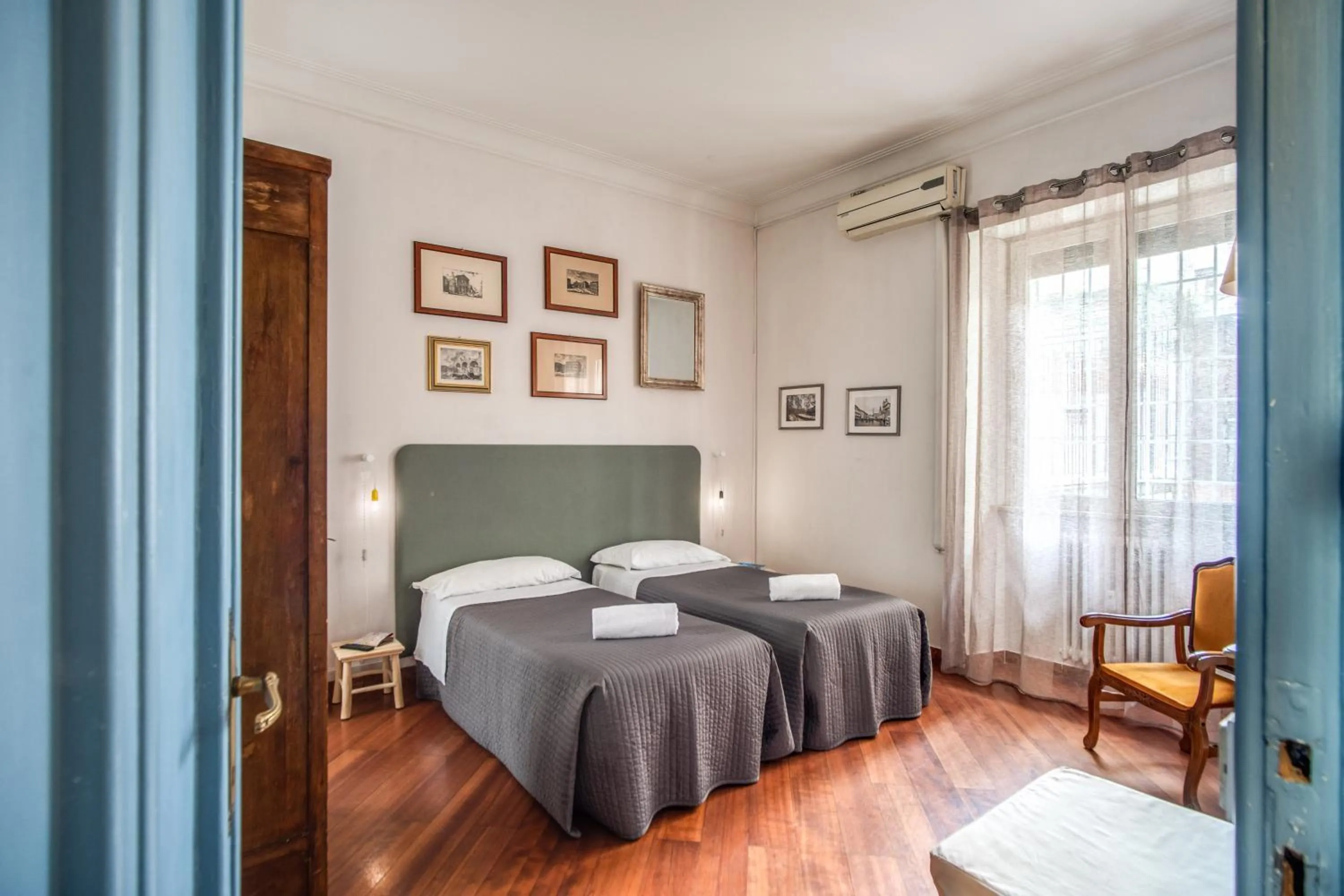 Photo of the whole room, Bed in Circus Maximus B&B