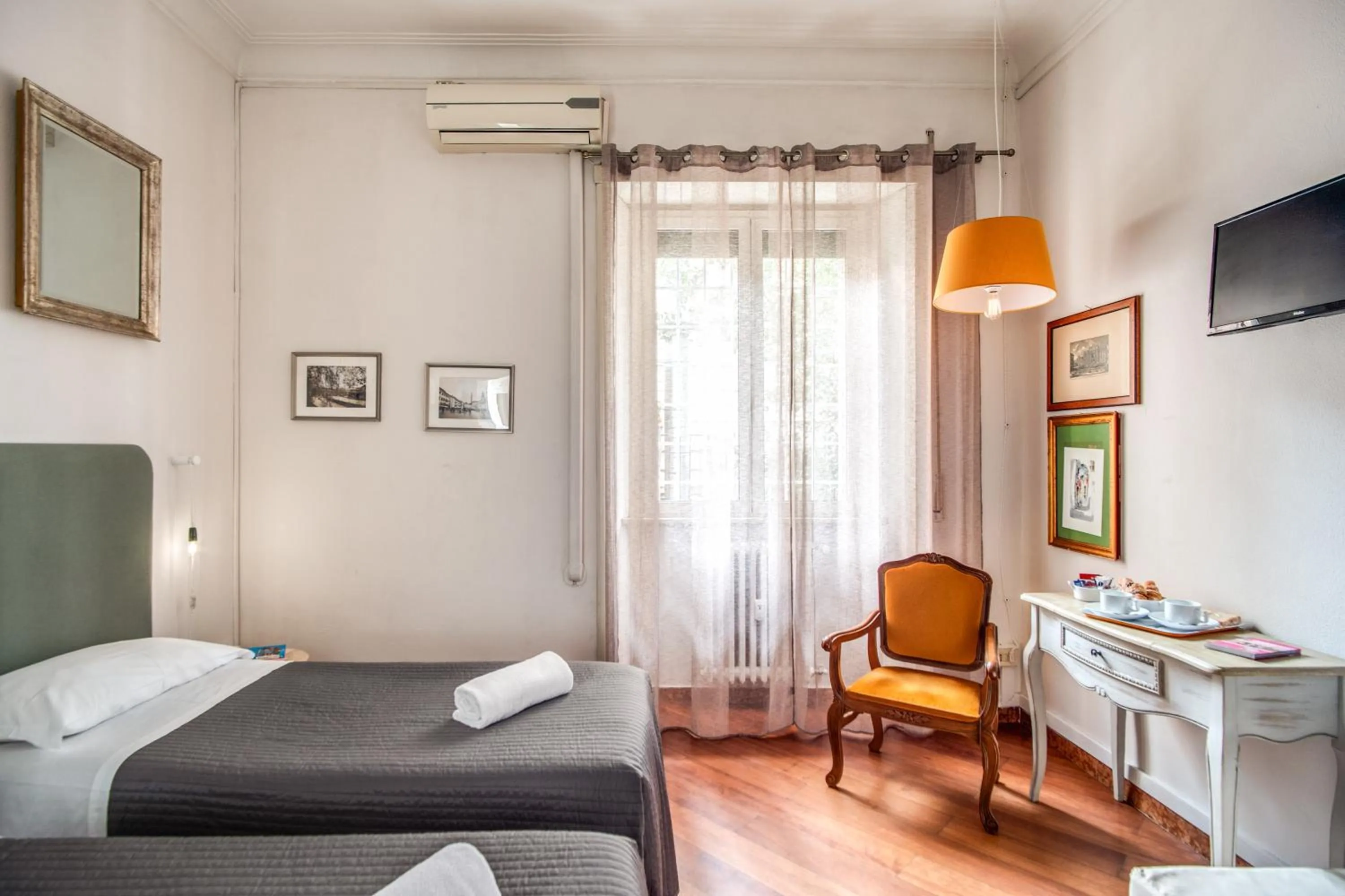 Photo of the whole room, Bed in Circus Maximus B&B