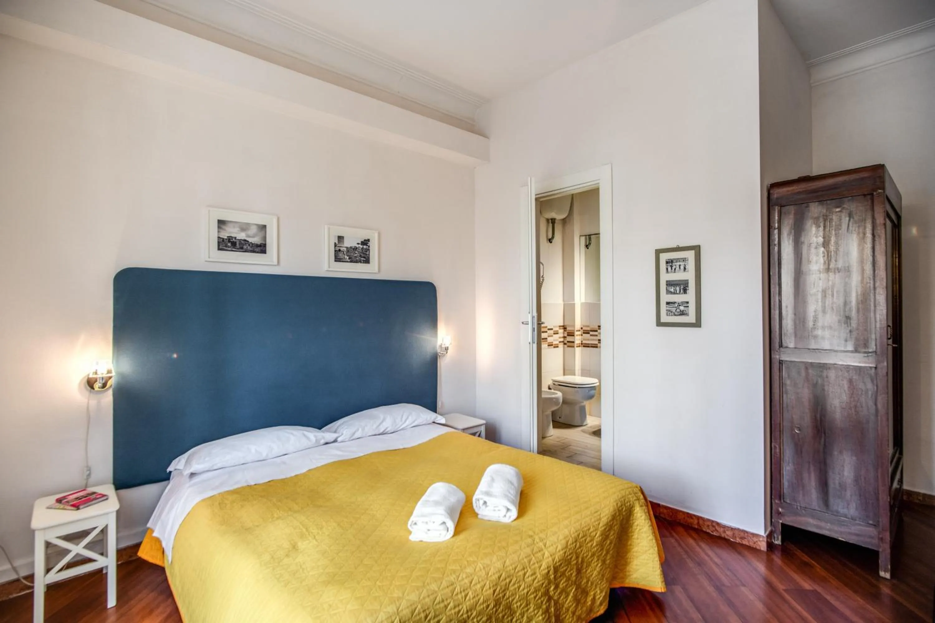 wardrobe, Bed in Circus Maximus B&B