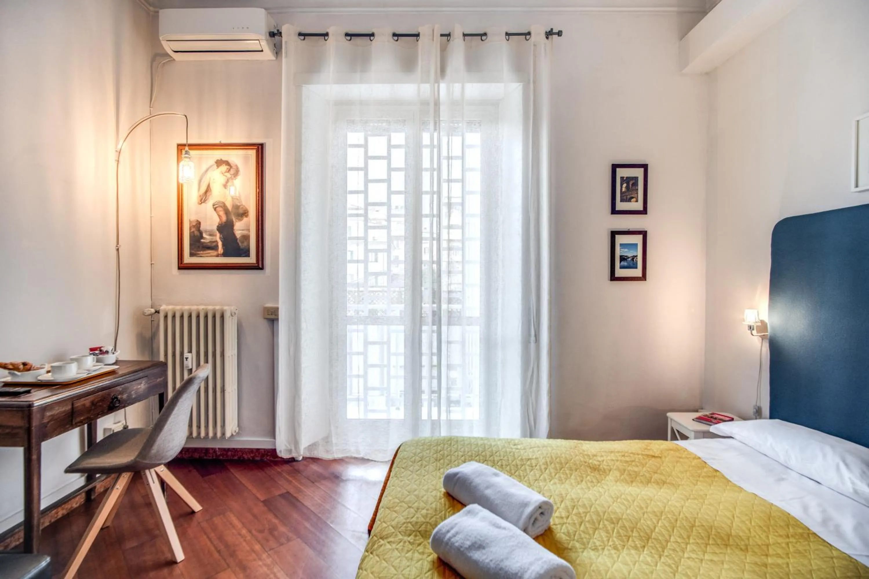 Photo of the whole room, Bed in Circus Maximus B&B