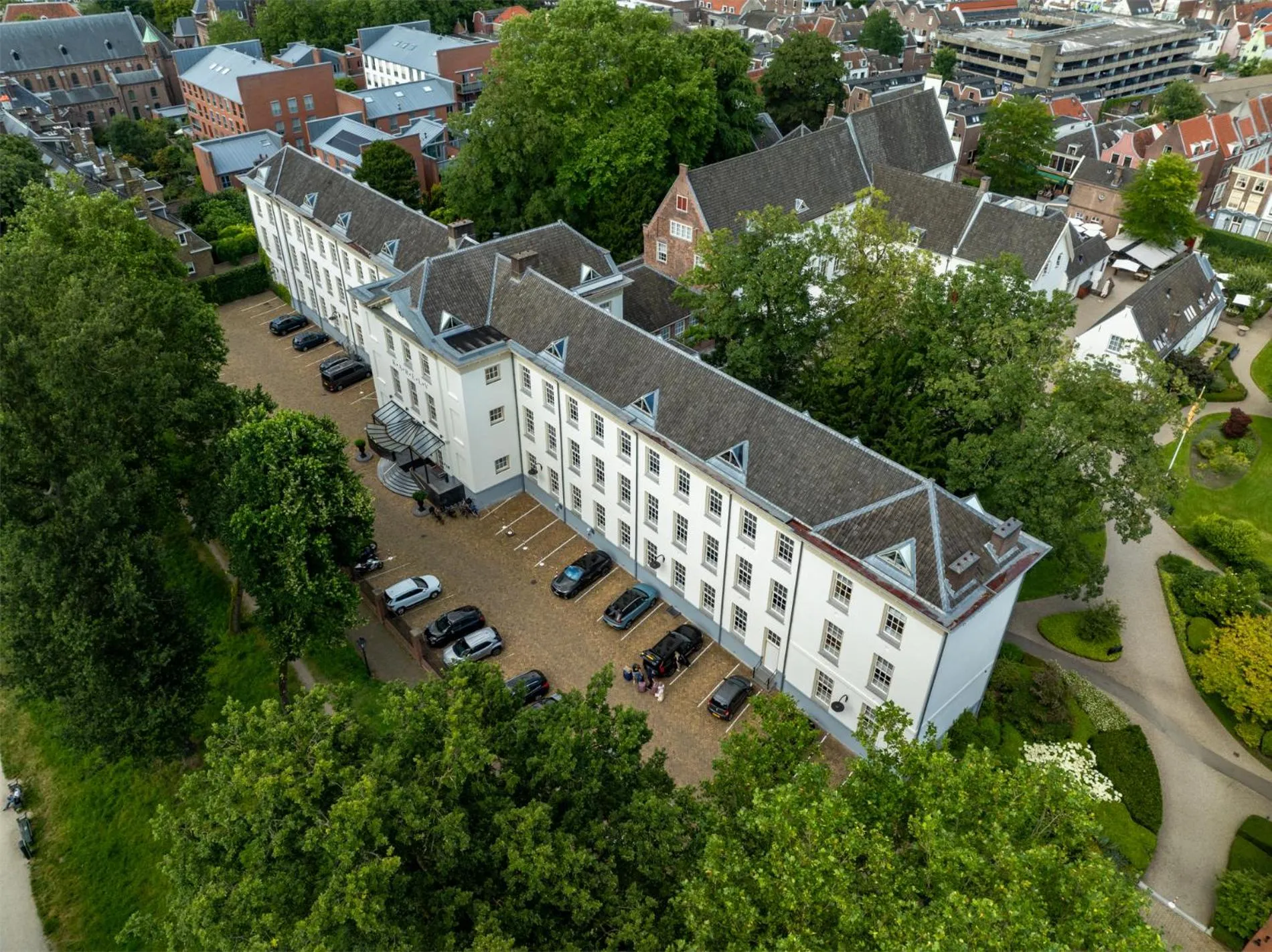 Neighbourhood in Grand Hotel Karel V