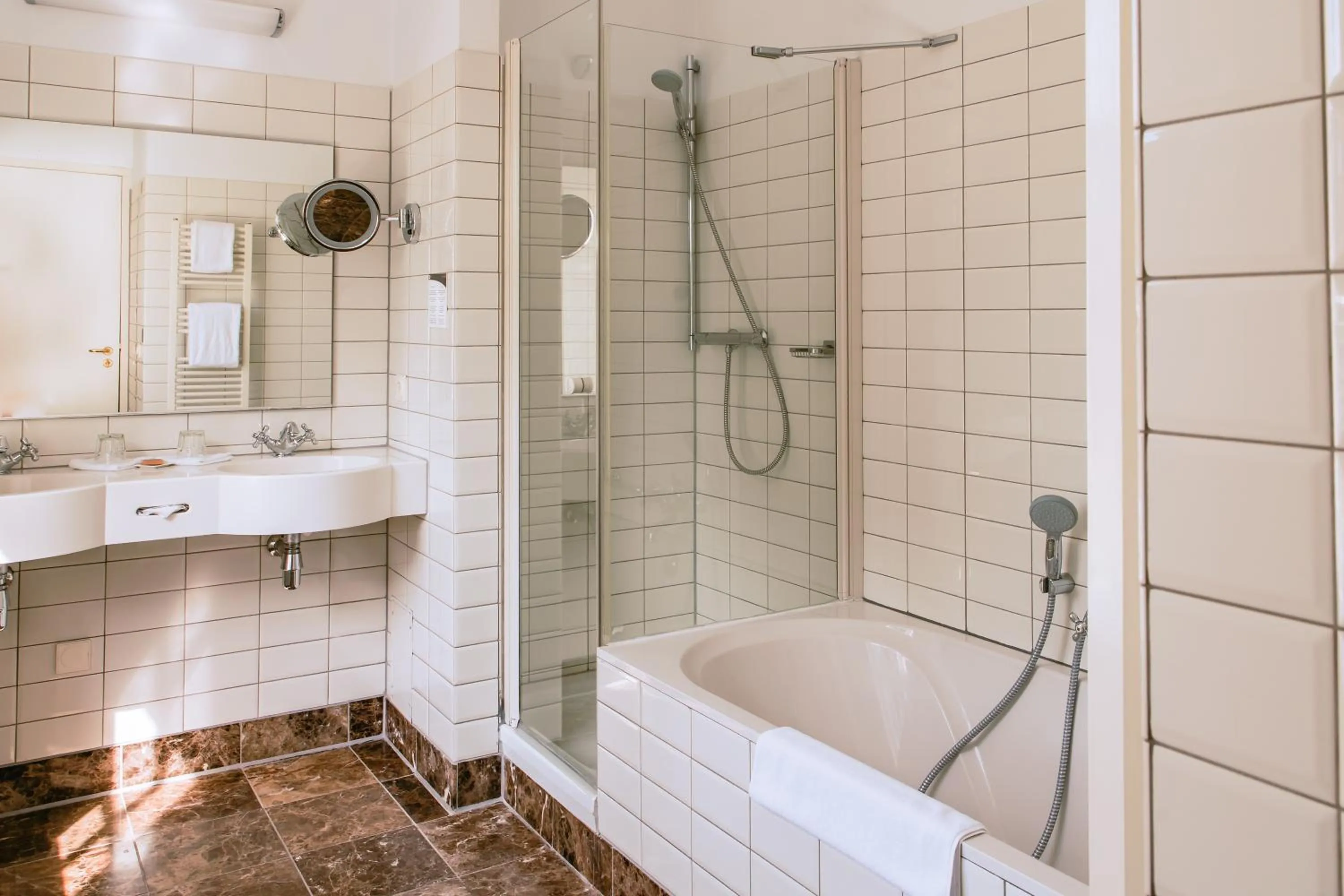 Shower in Grand Hotel Karel V