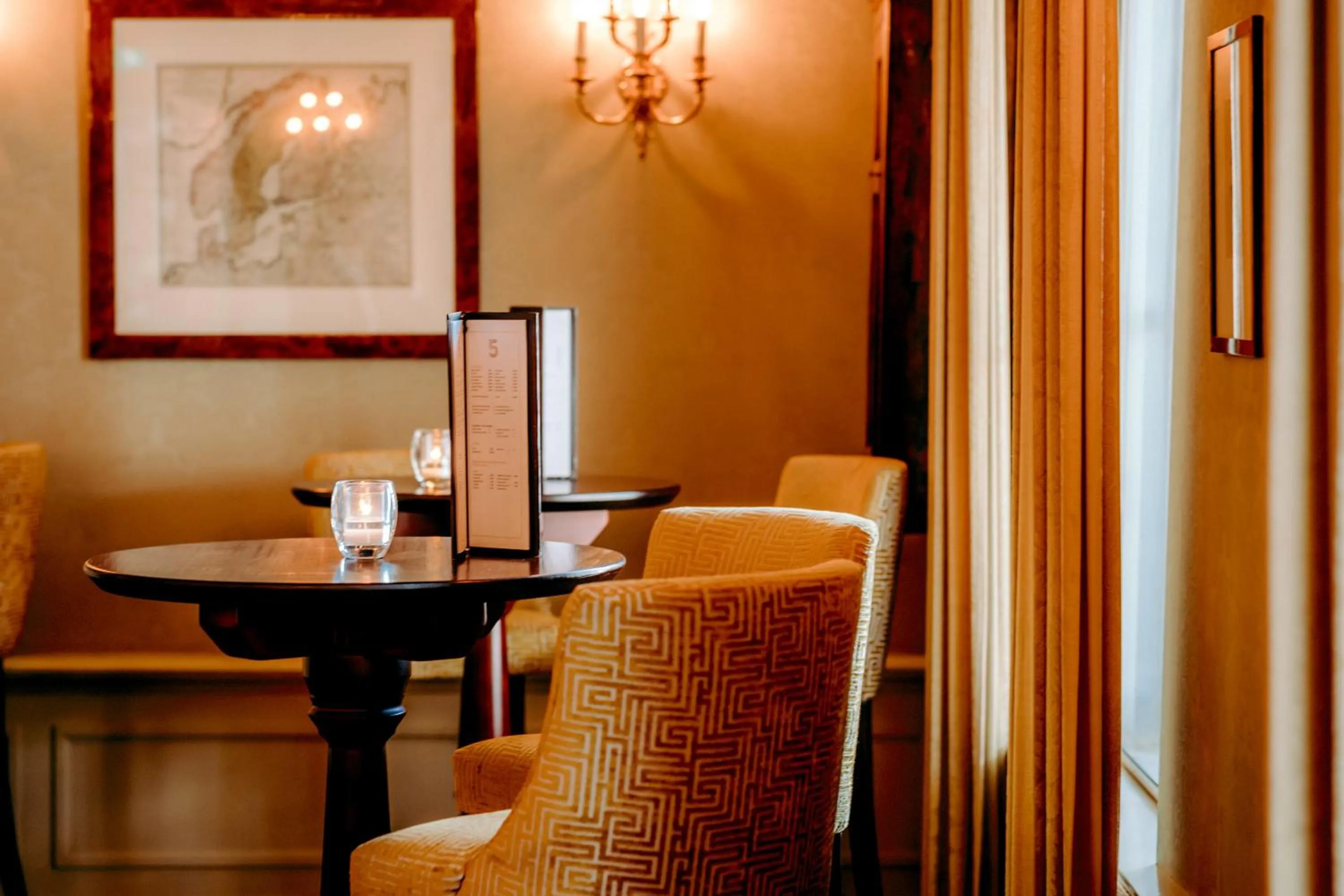 Lounge or bar in Grand Hotel Karel V