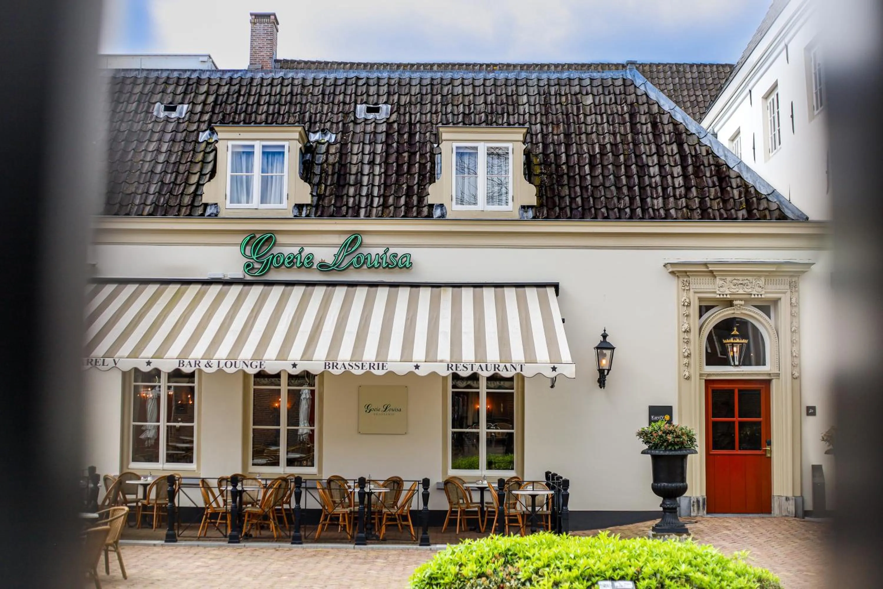 Restaurant/places to eat in Grand Hotel Karel V