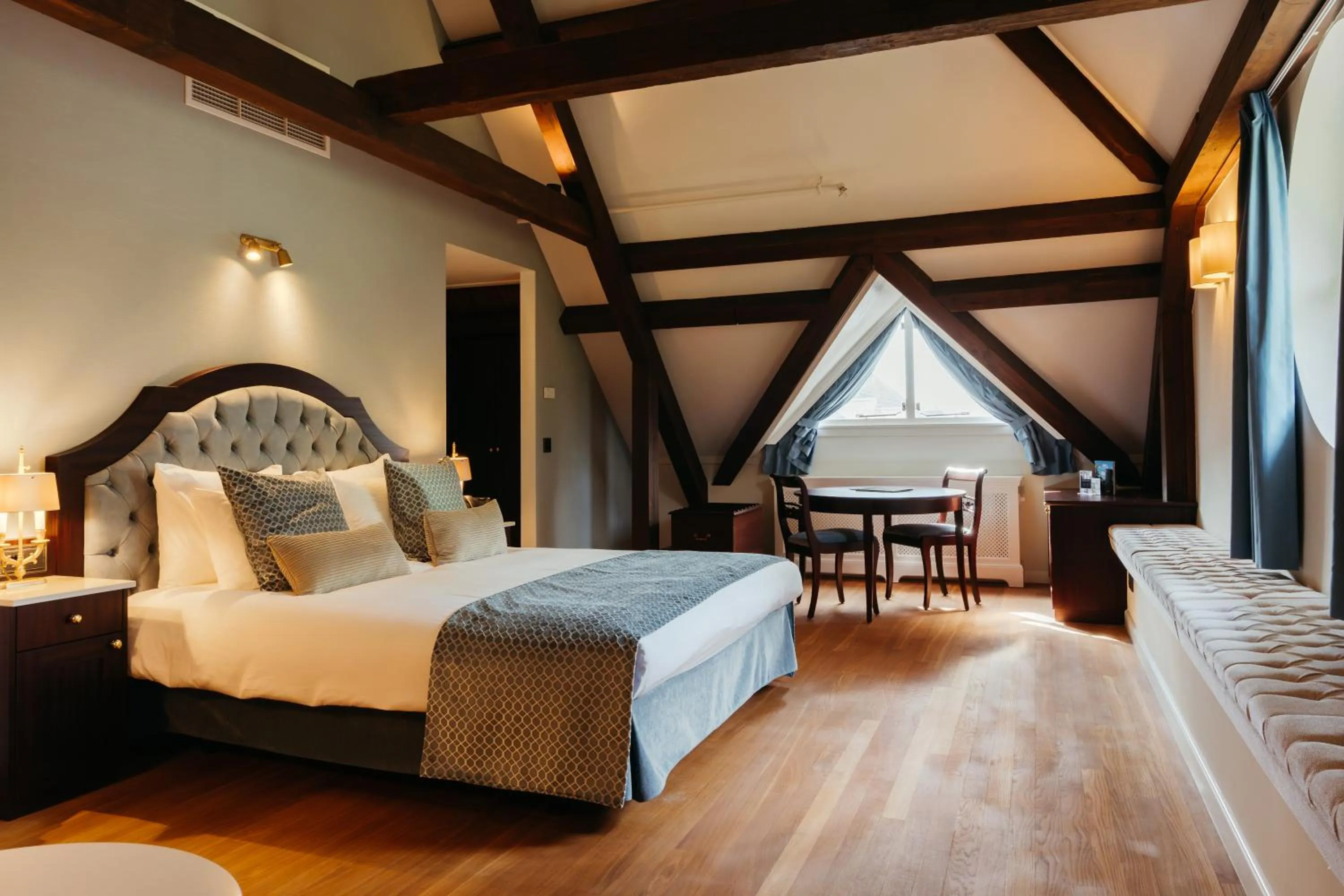 Bedroom, Bed in Grand Hotel Karel V