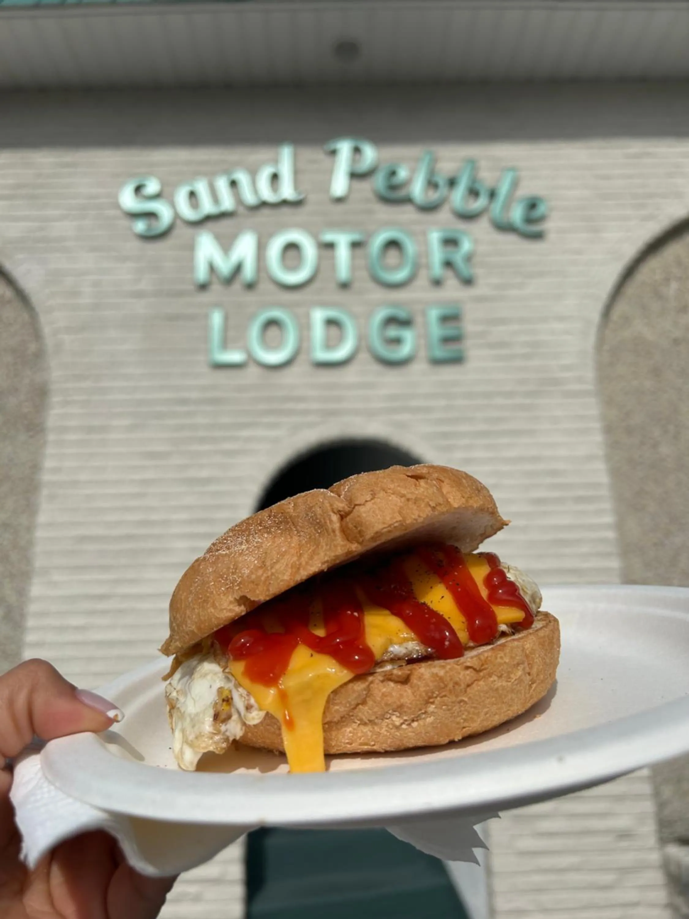 Food and drinks in Sand Pebble Motor Lodge