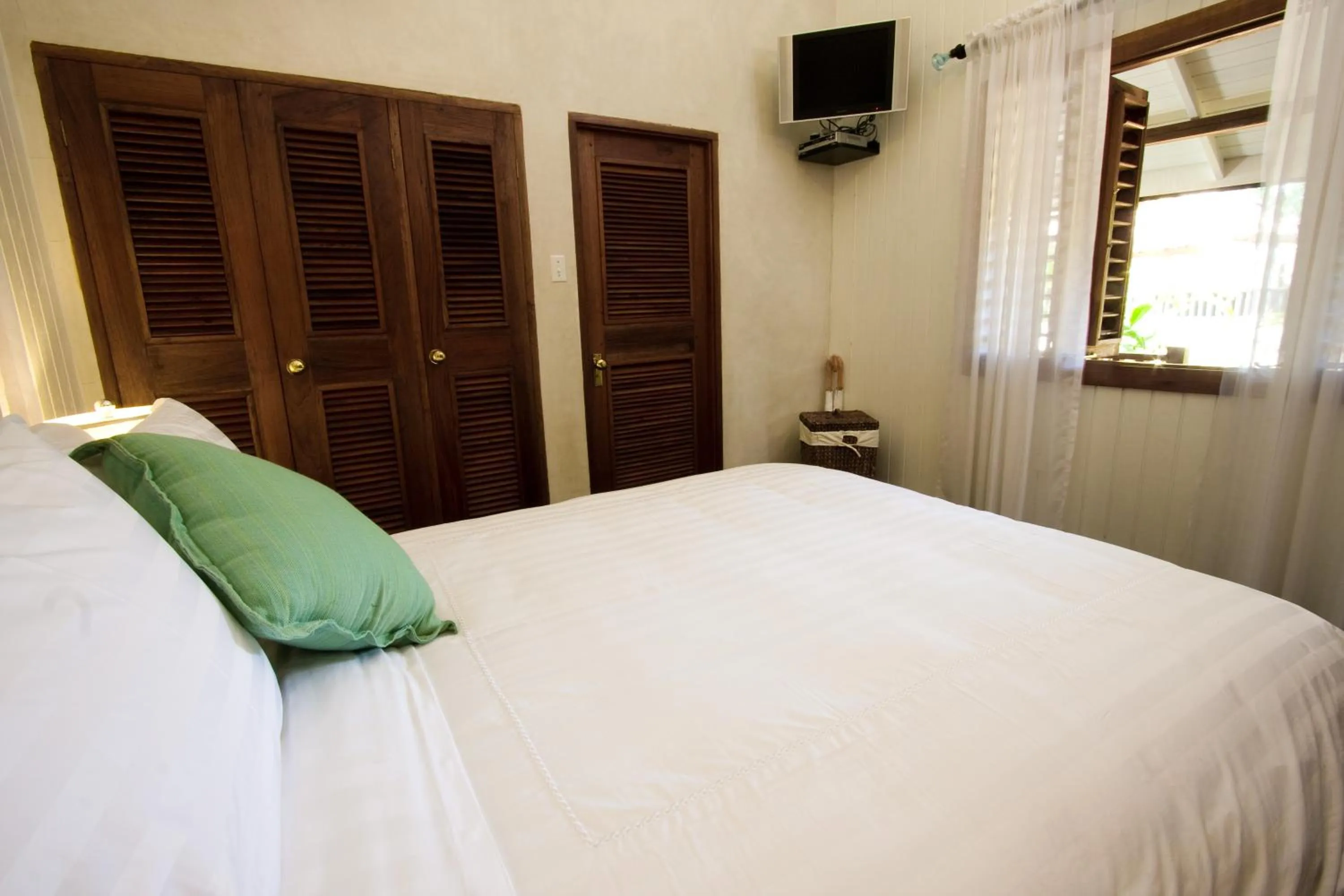 Photo of the whole room, Bed in Villas Sur Mer