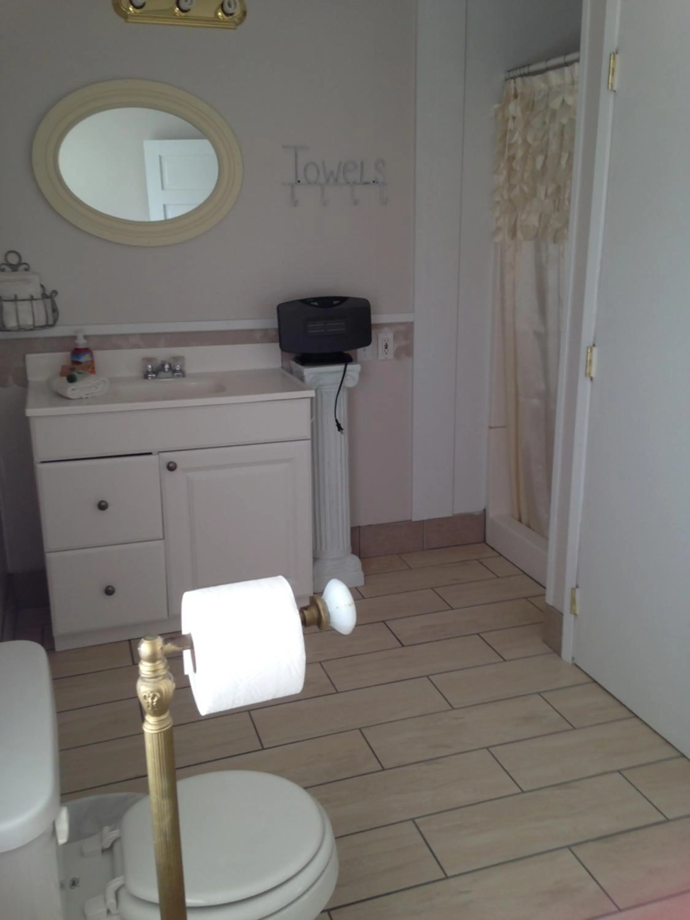 Bathroom in Foster Lake Inn