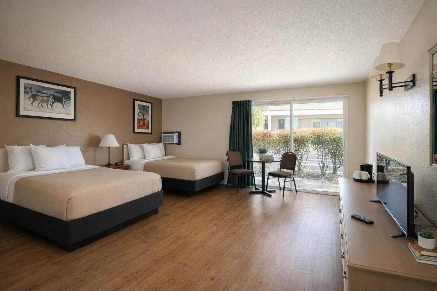 Bed in Lake Powell Canyon Inn