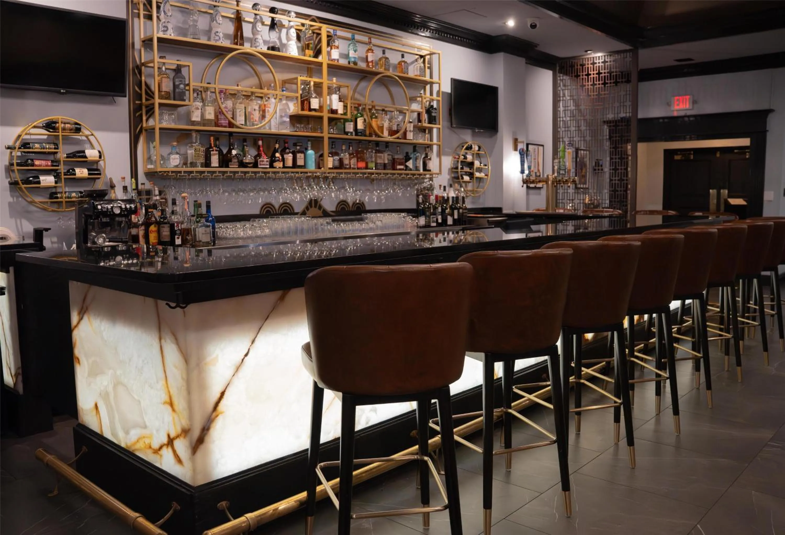 Lounge or bar in The Roslyn, Tapestry Collection by Hilton