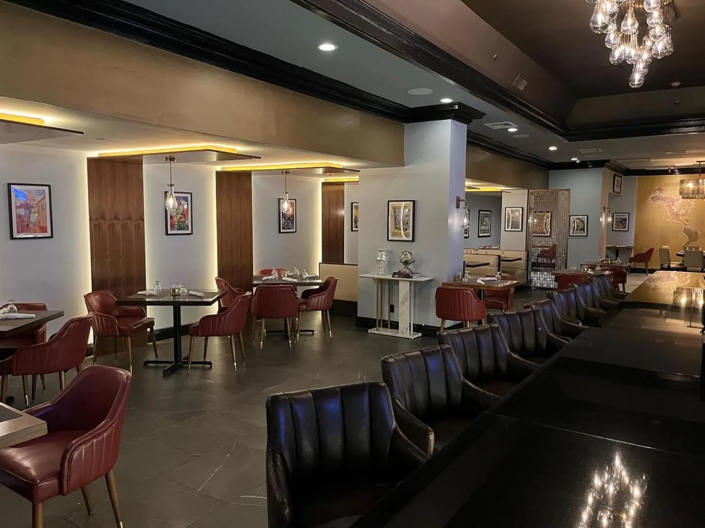 Restaurant/places to eat in The Roslyn, Tapestry Collection by Hilton