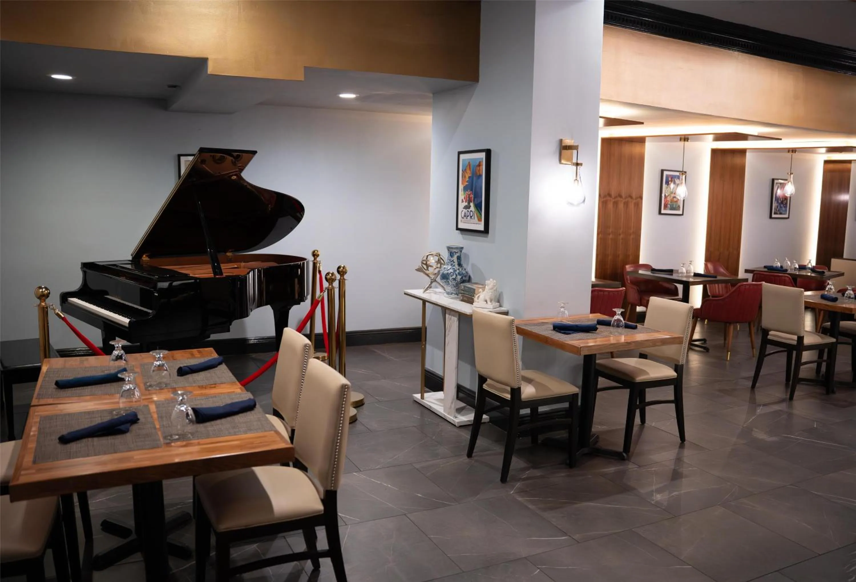 Restaurant/places to eat in The Roslyn, Tapestry Collection by Hilton