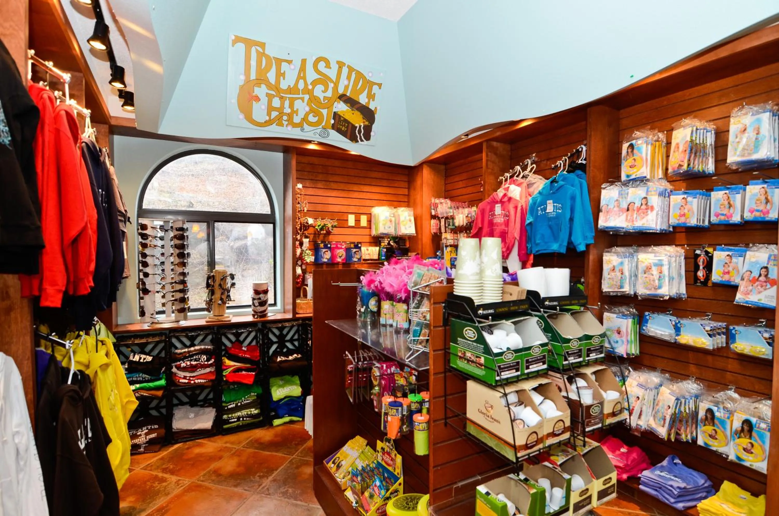 On-site shops in Atlantis Family Waterpark Hotel, an Ascend Collection Hotel