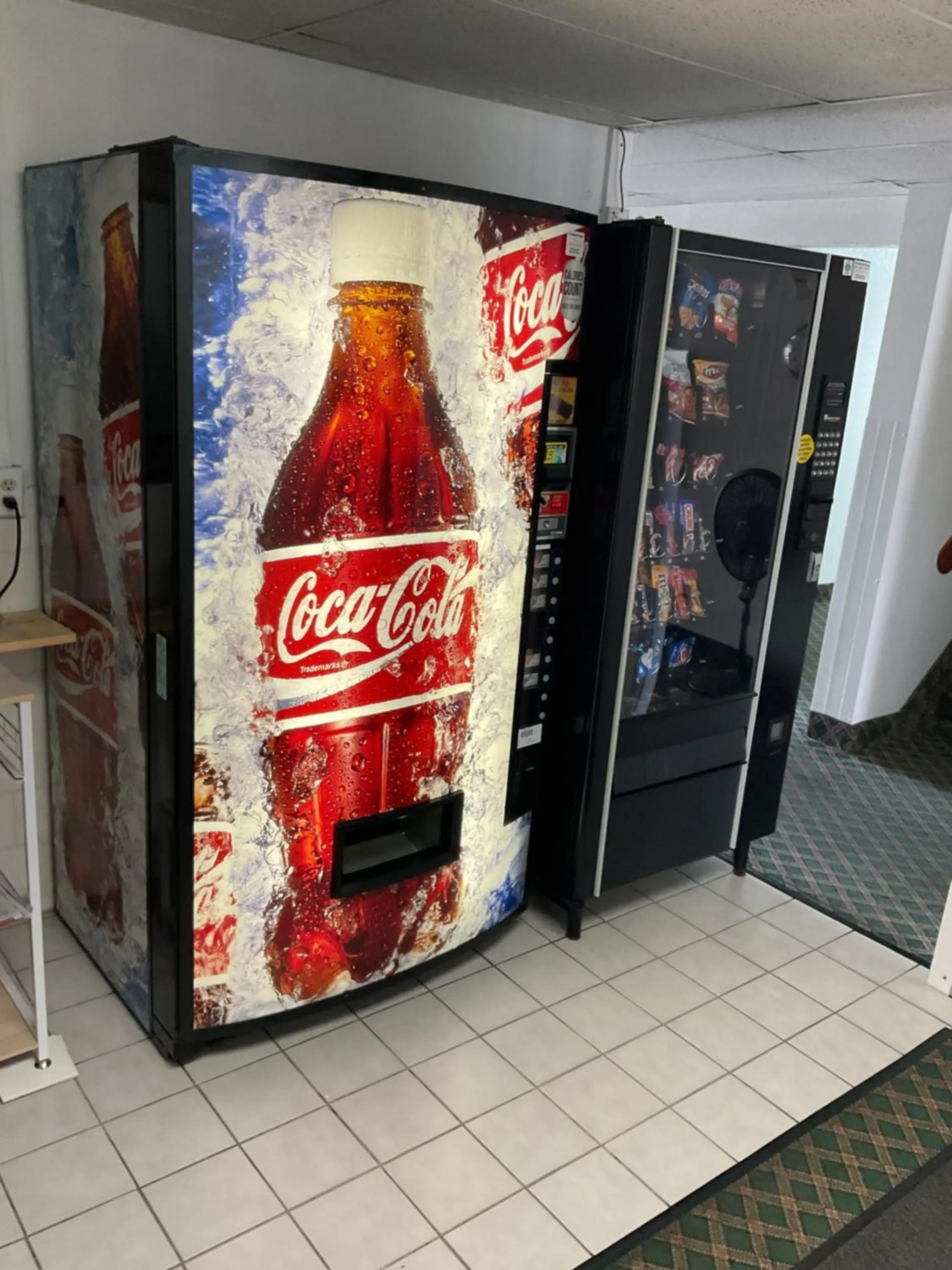 vending machine in Budget Host Inn