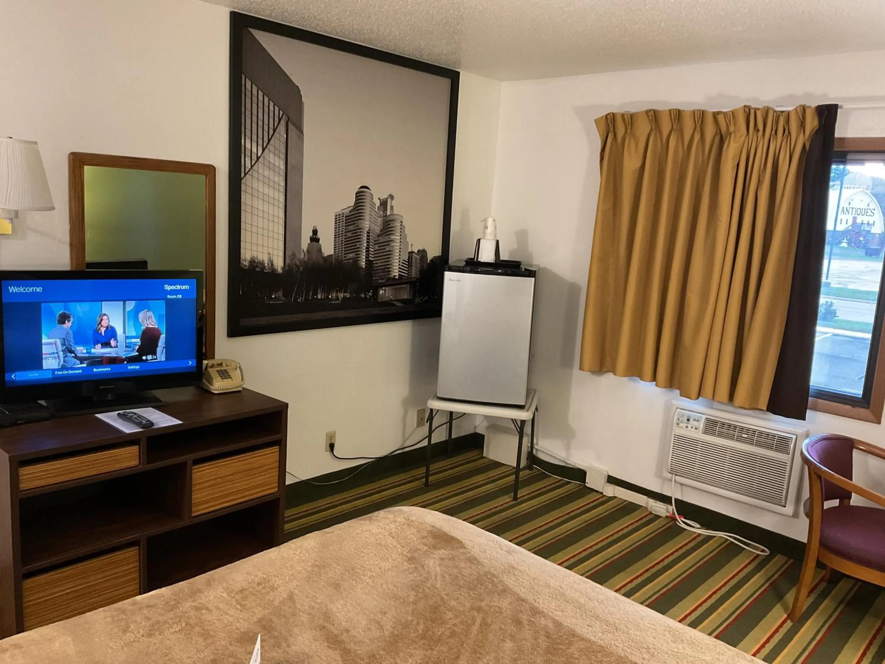 Photo of the whole room in Budget Host Inn