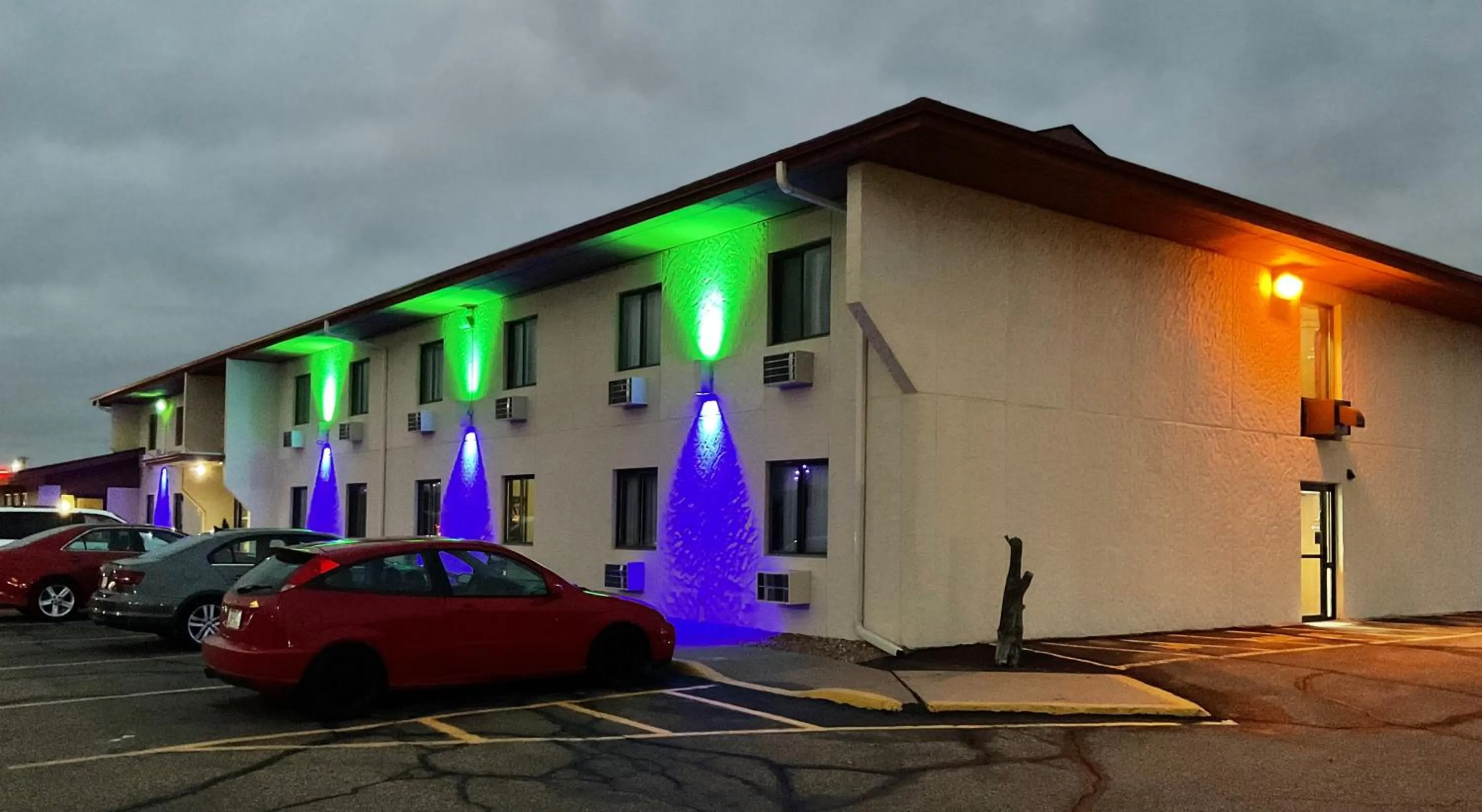 Property building in Budget Host Inn